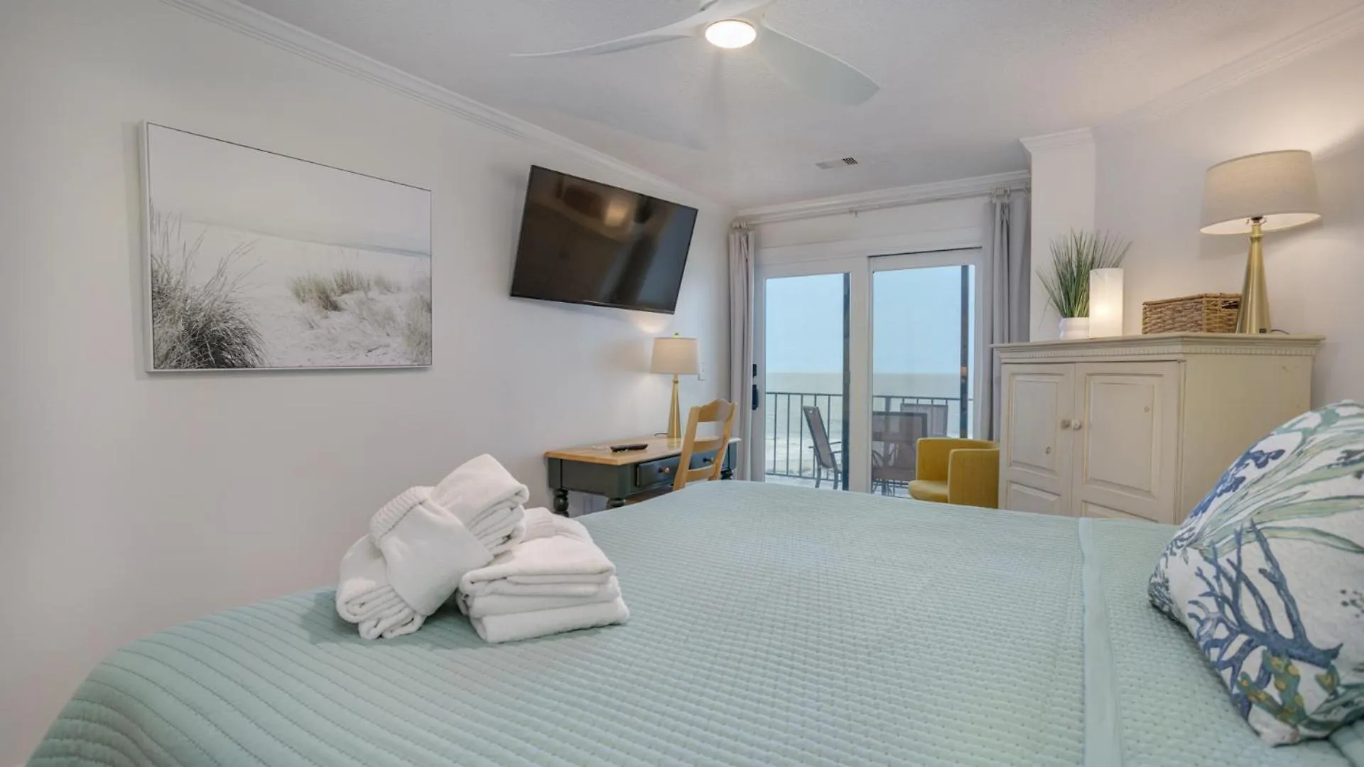 Villa Oceanfront, Complex Pool, Oasis *