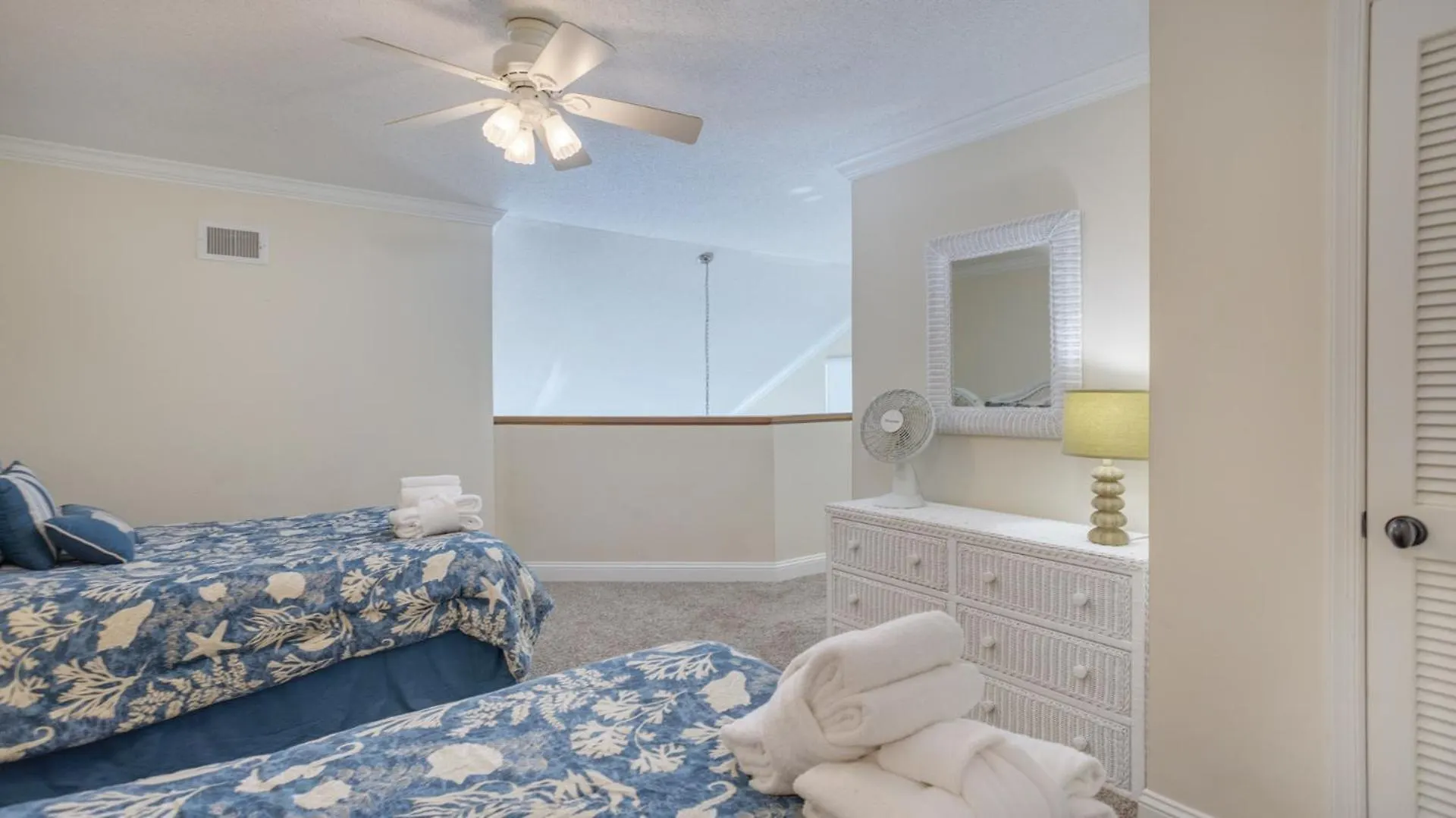 Oceanfront, Luxury Getaway, Bikes Villa Hilton Head Island