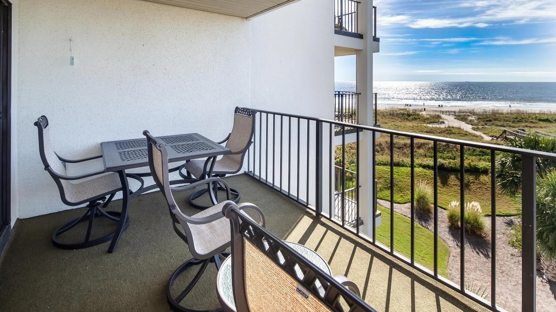 Ocean Views, Bikes, Private Balcony Villa