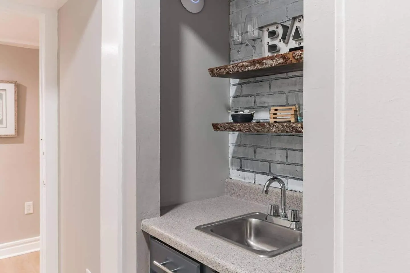 Big W Luxe Steps From Forest *