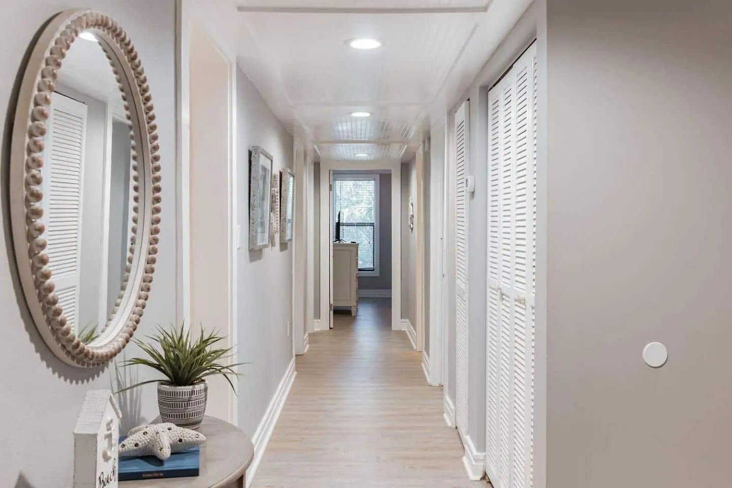 Big W Luxe Steps From Forest Holiday home