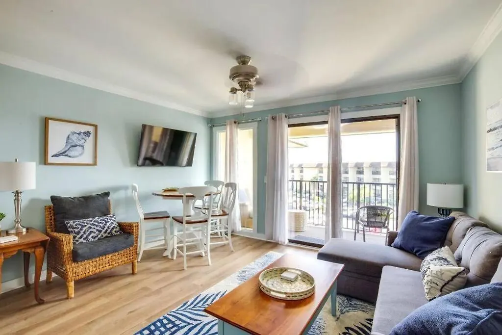 Apartment Coastal Haven: Stylish Oceanfront Getaway C341
