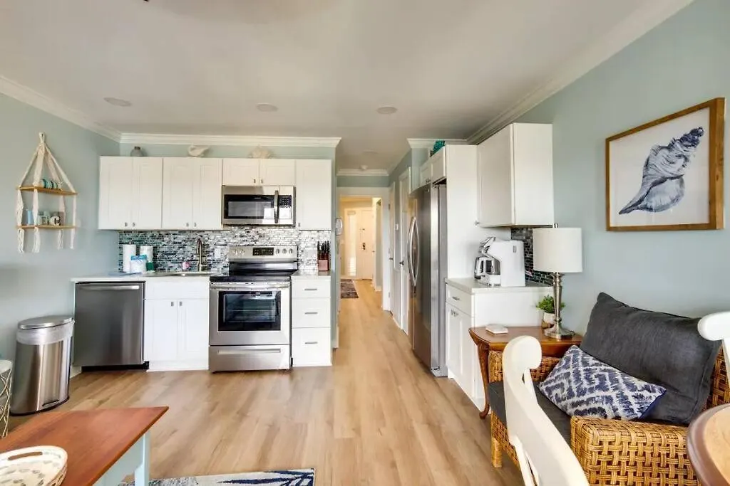 Coastal Haven: Stylish Oceanfront Getaway C341 Apartment *