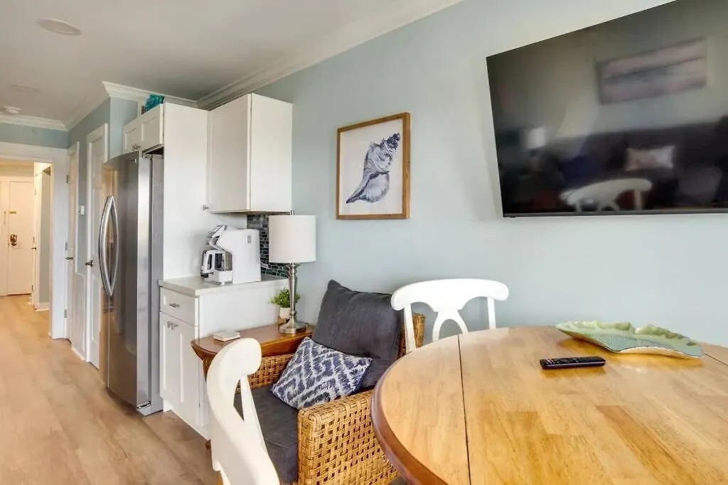 Apartment Coastal Haven: Stylish Oceanfront Getaway C341 Hilton Head Island