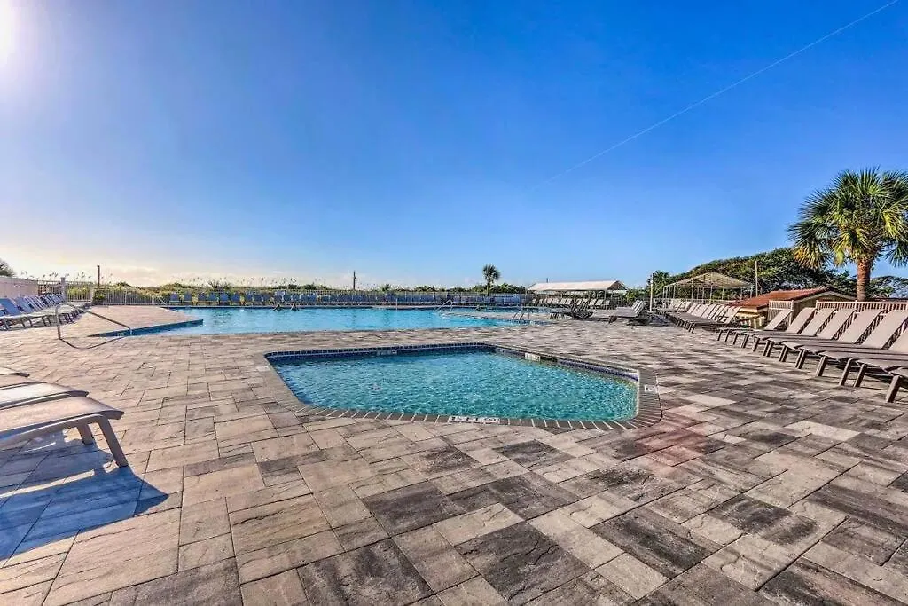 Coastal Haven: Stylish Oceanfront Getaway C341 *