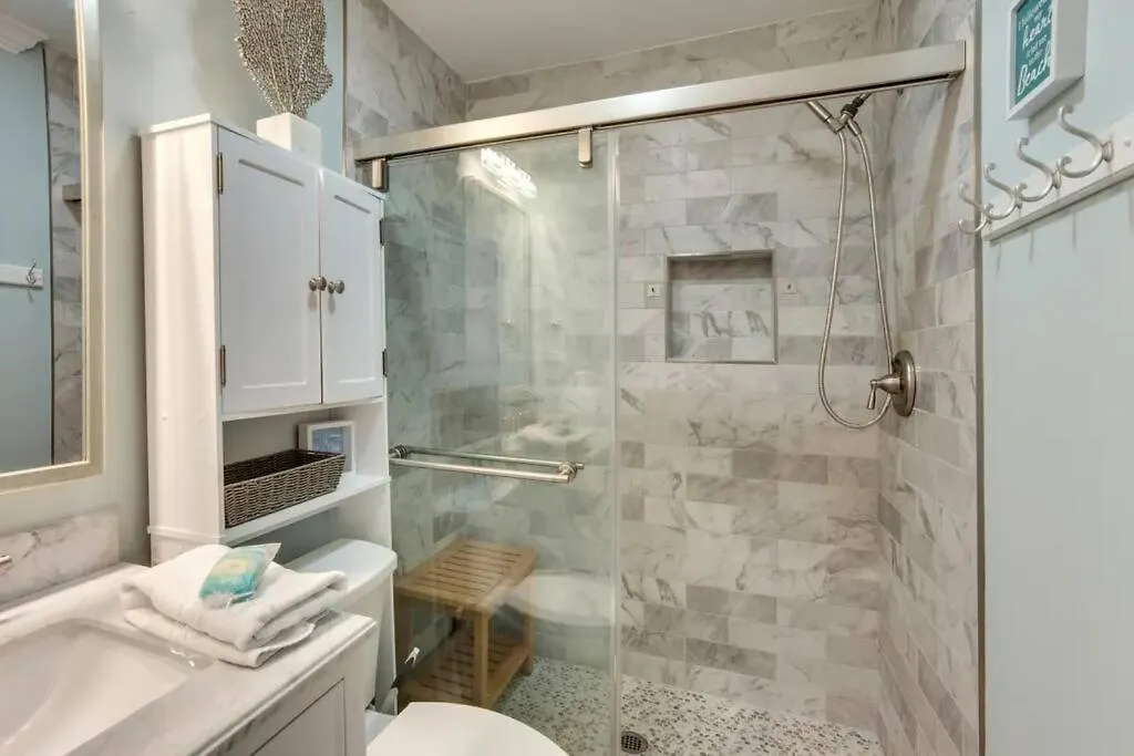 Apartment Coastal Haven: Stylish Oceanfront Getaway C341 Hilton Head Island