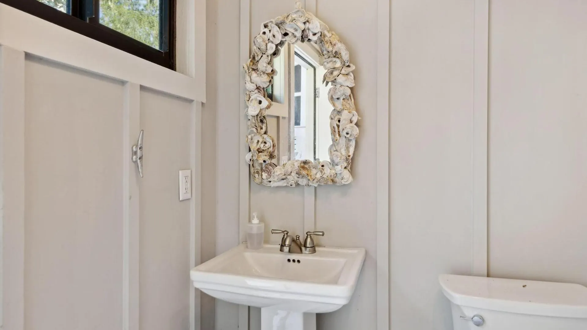 85 Gloucester Road * Hilton Head Island