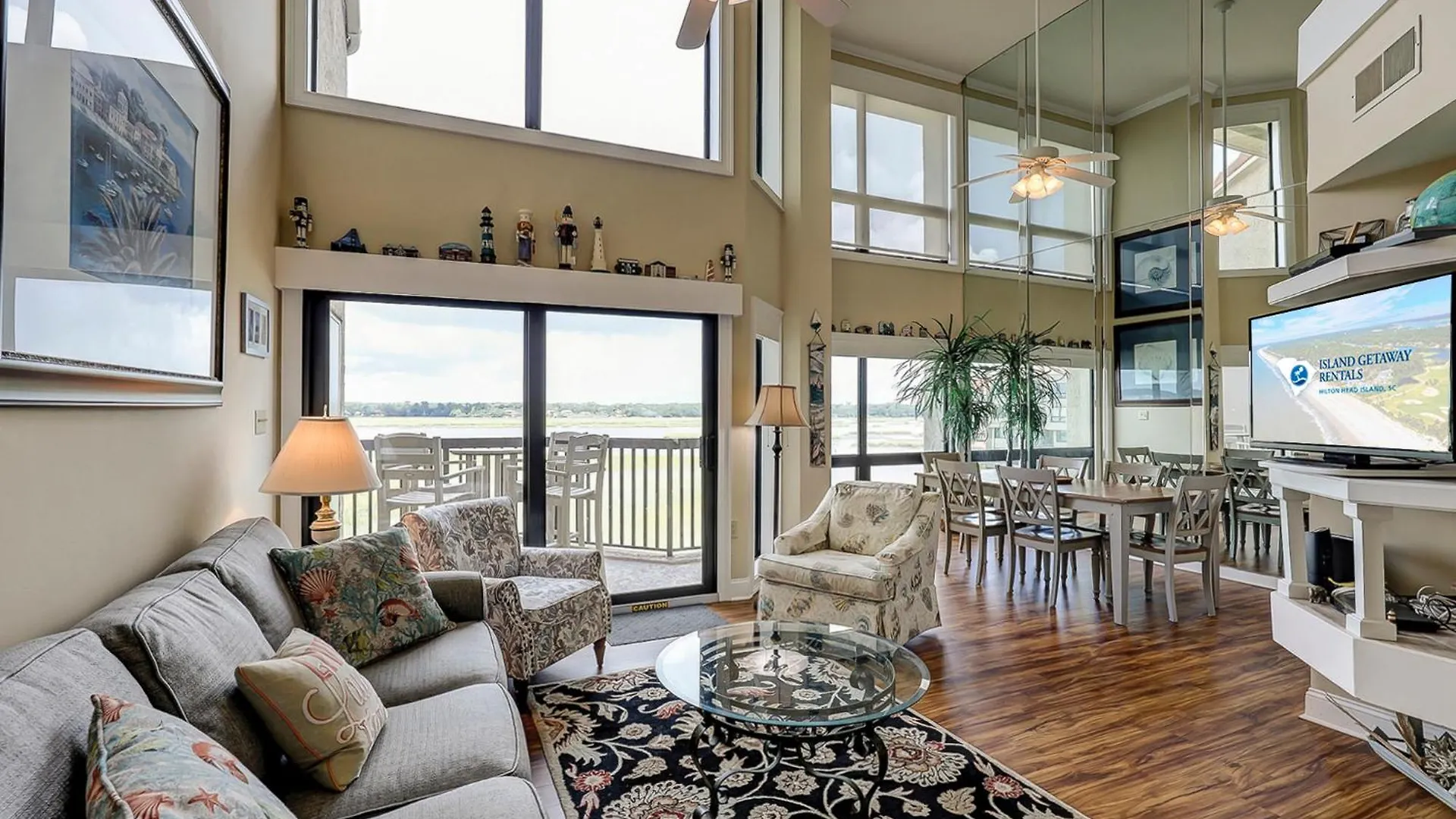 226 Captain's Quarters *