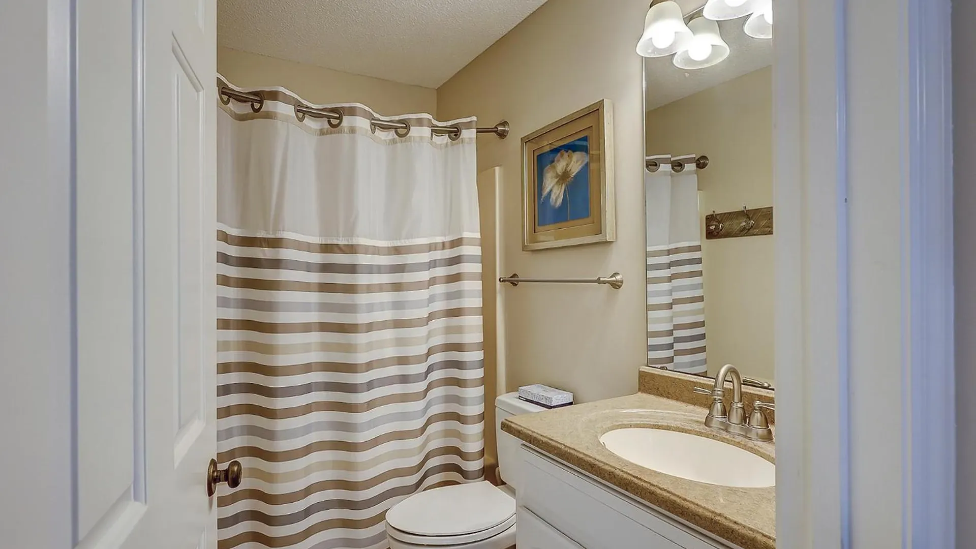 Updated 2 Bedroom Pet Friendly Townhome At Ocean Breeze Easy Walk To And Shops In Forest Holiday home Hilton Head Island