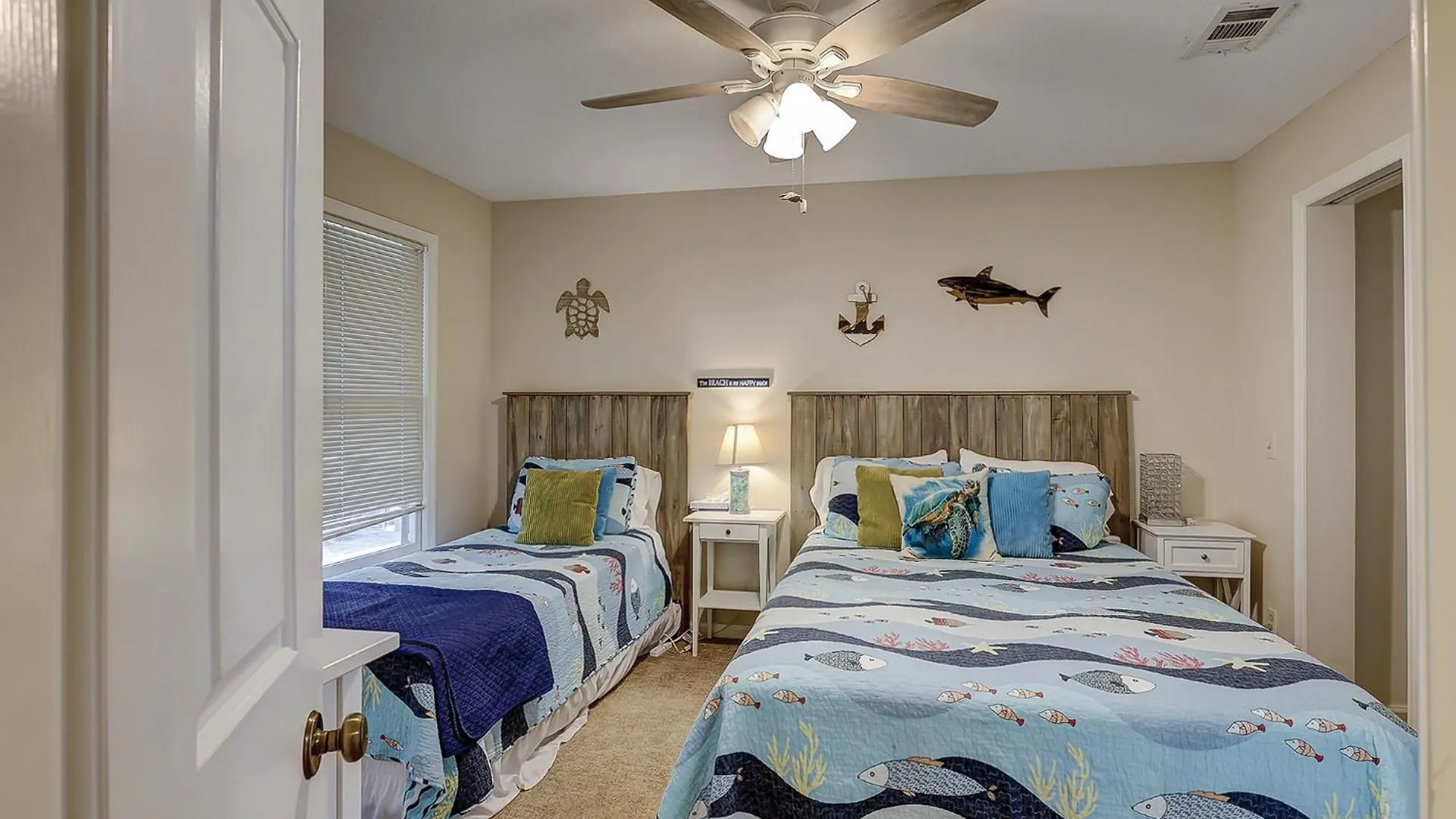 Updated 2 Bedroom Pet Friendly Townhome At Ocean Breeze Easy Walk To And Shops In Forest Holiday home *