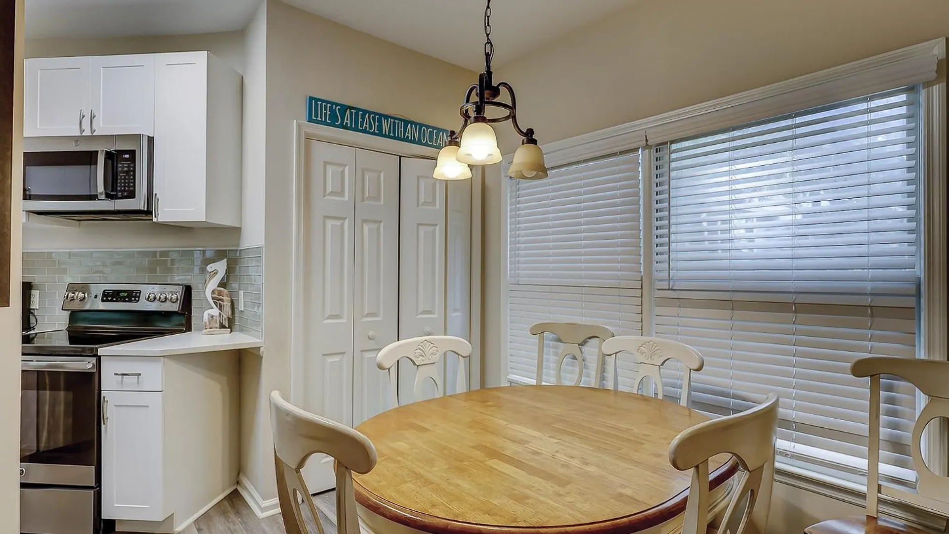 Updated 2 Bedroom Pet Friendly Townhome At Ocean Breeze Easy Walk To And Shops In Forest
