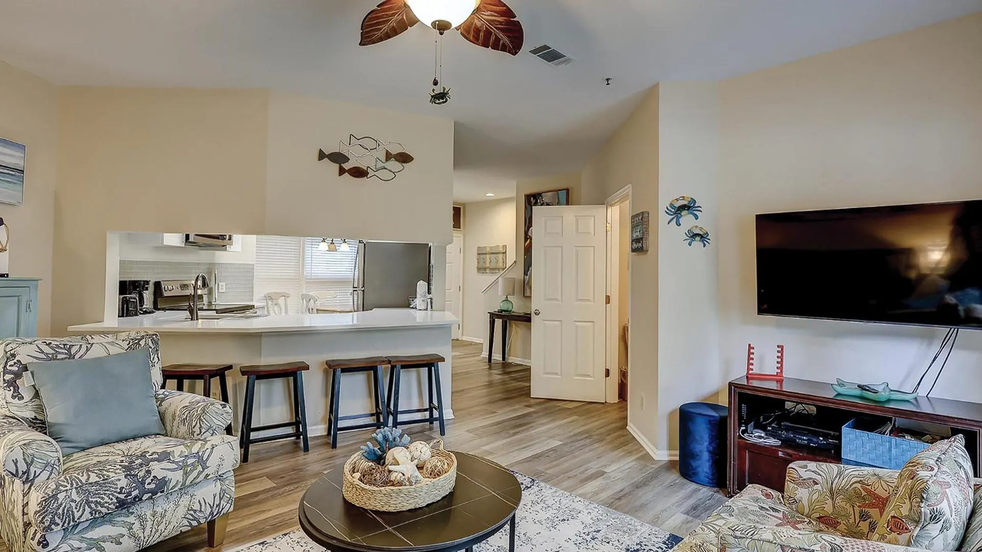 Updated 2 Bedroom Pet Friendly Townhome At Ocean Breeze Easy Walk To And Shops In Forest Holiday home