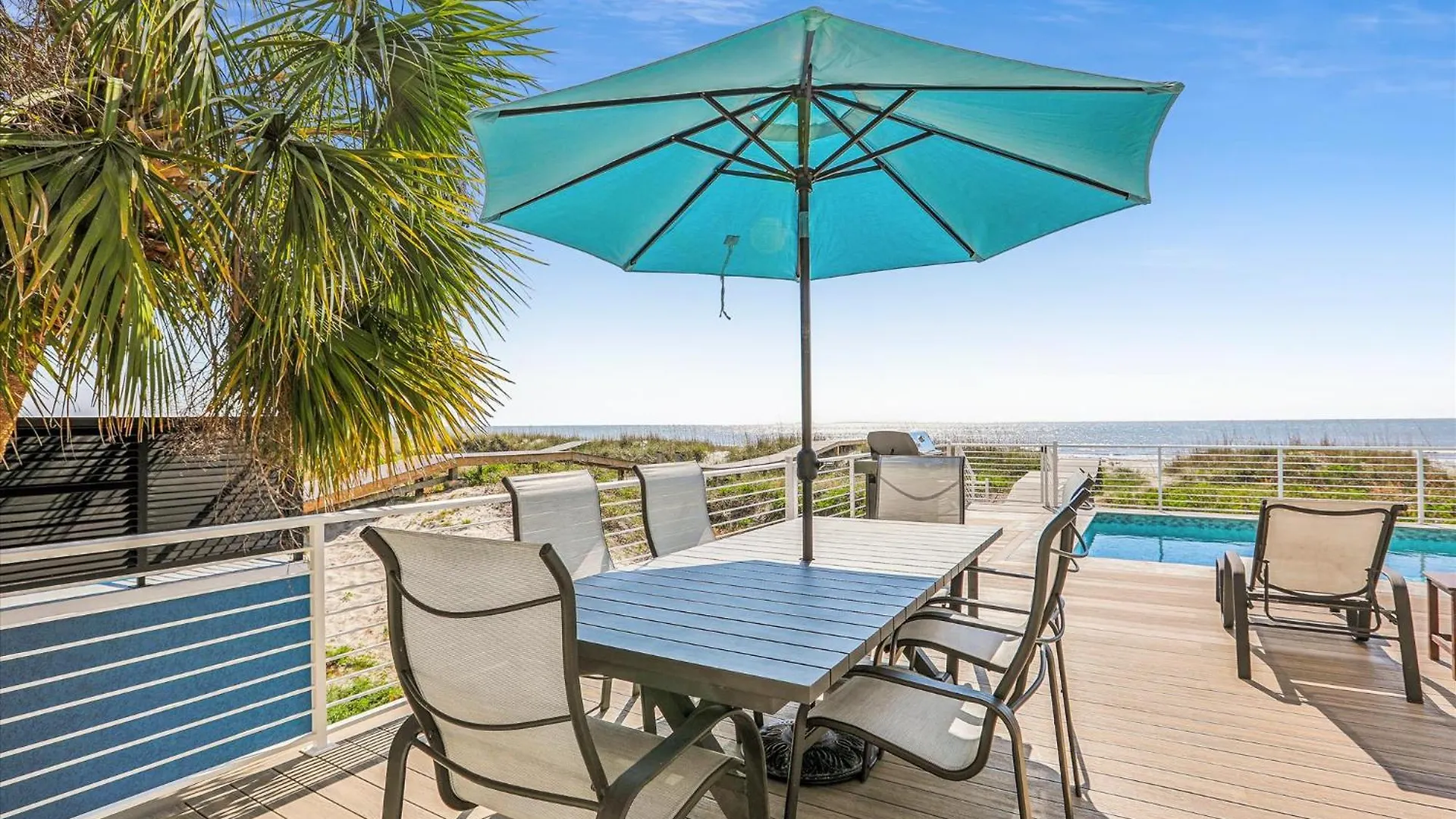 9 Singleton Place- Renovated, Oceanfront, Pool, Elevator, Free Activities Included Holiday home