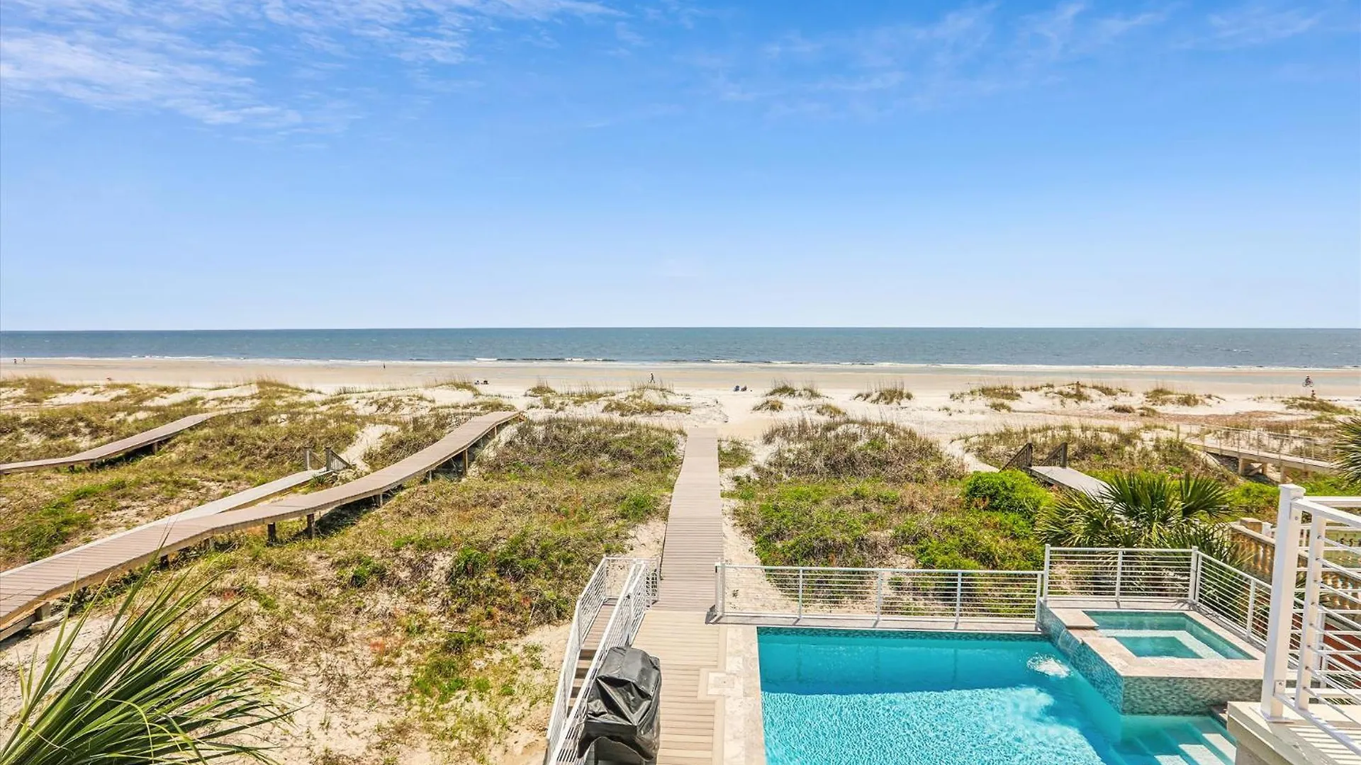 Holiday home 9 Singleton Place- Renovated, Oceanfront, Pool, Elevator, Free Activities Included