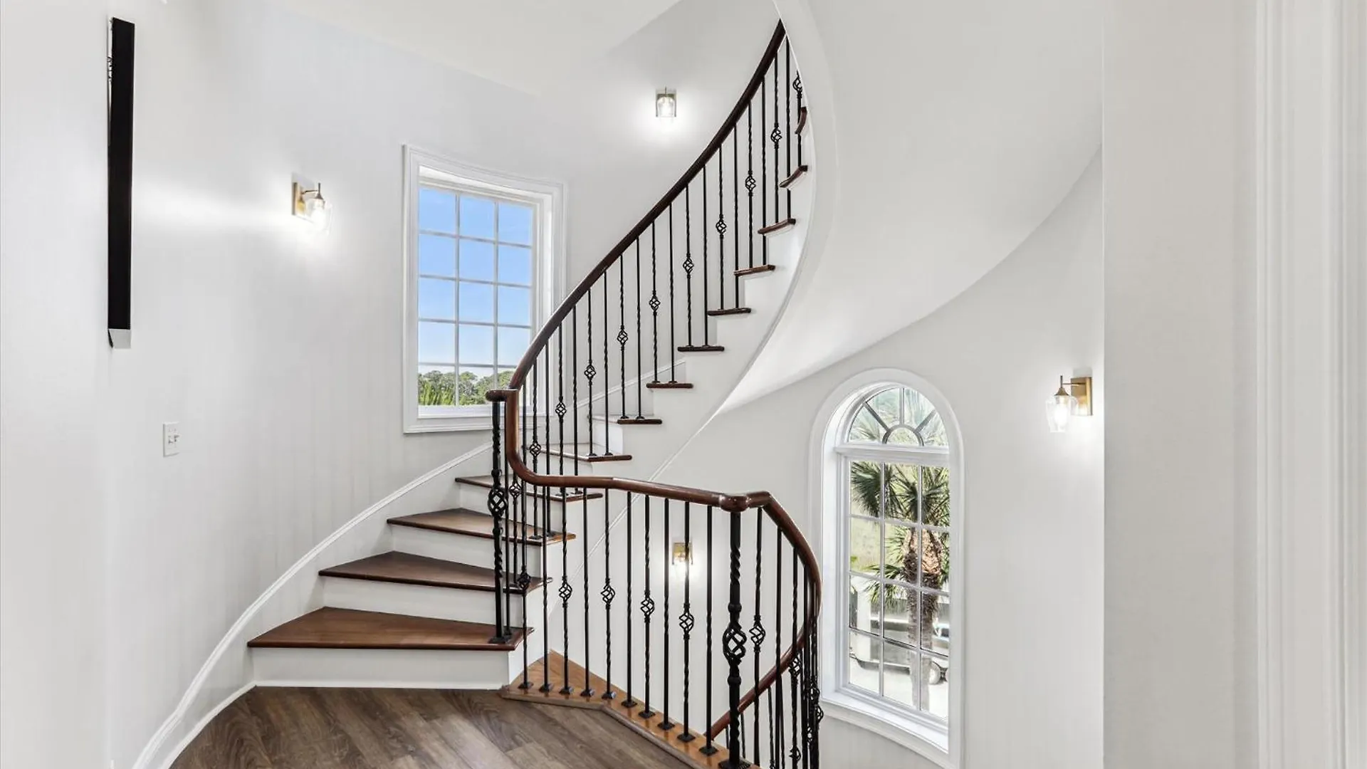 9 Singleton Place- Renovated, Oceanfront, Pool, Elevator, Free Activities Included Hilton Head Island