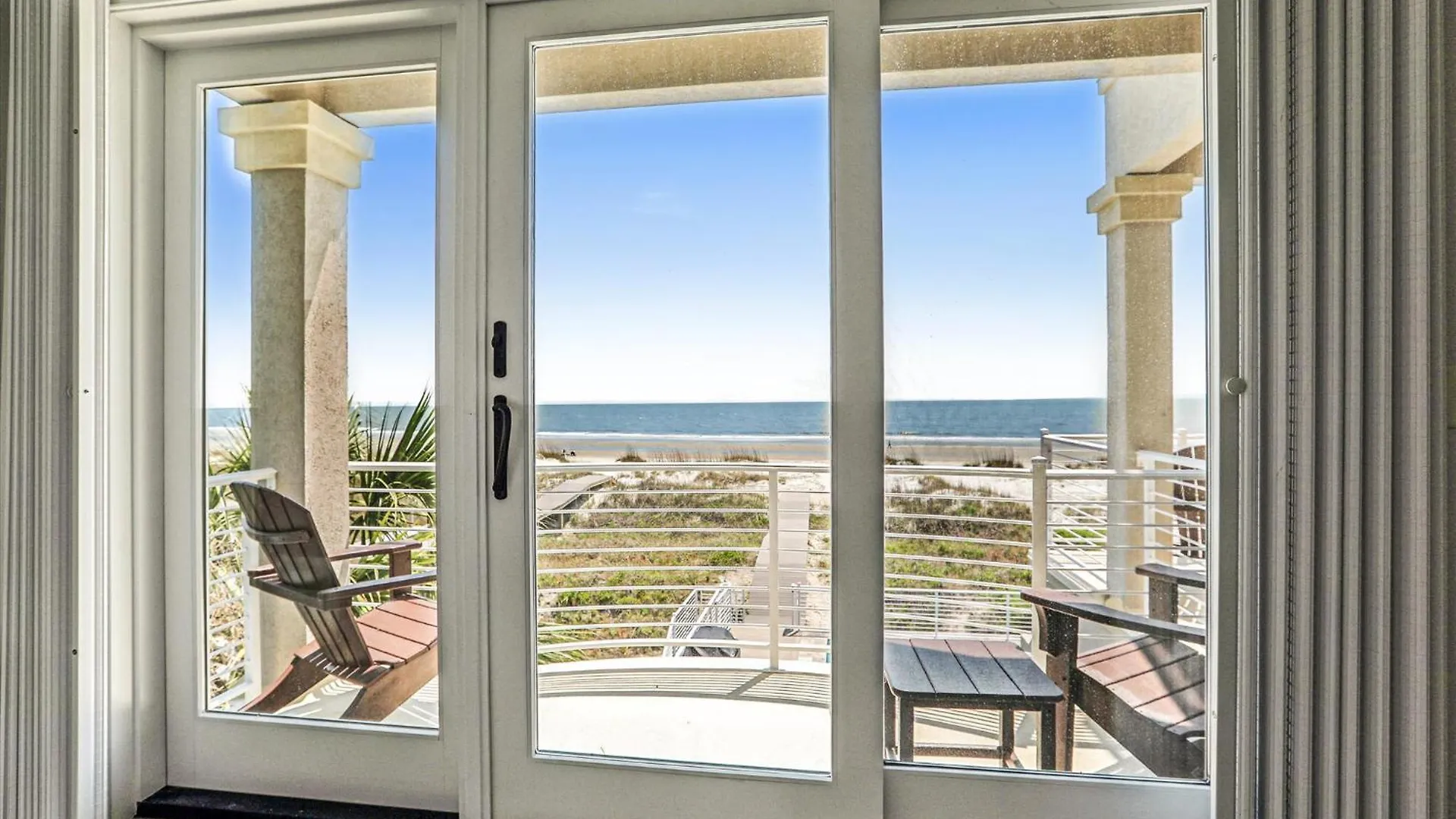 Holiday home 9 Singleton Place- Renovated, Oceanfront, Pool, Elevator, Free Activities Included *