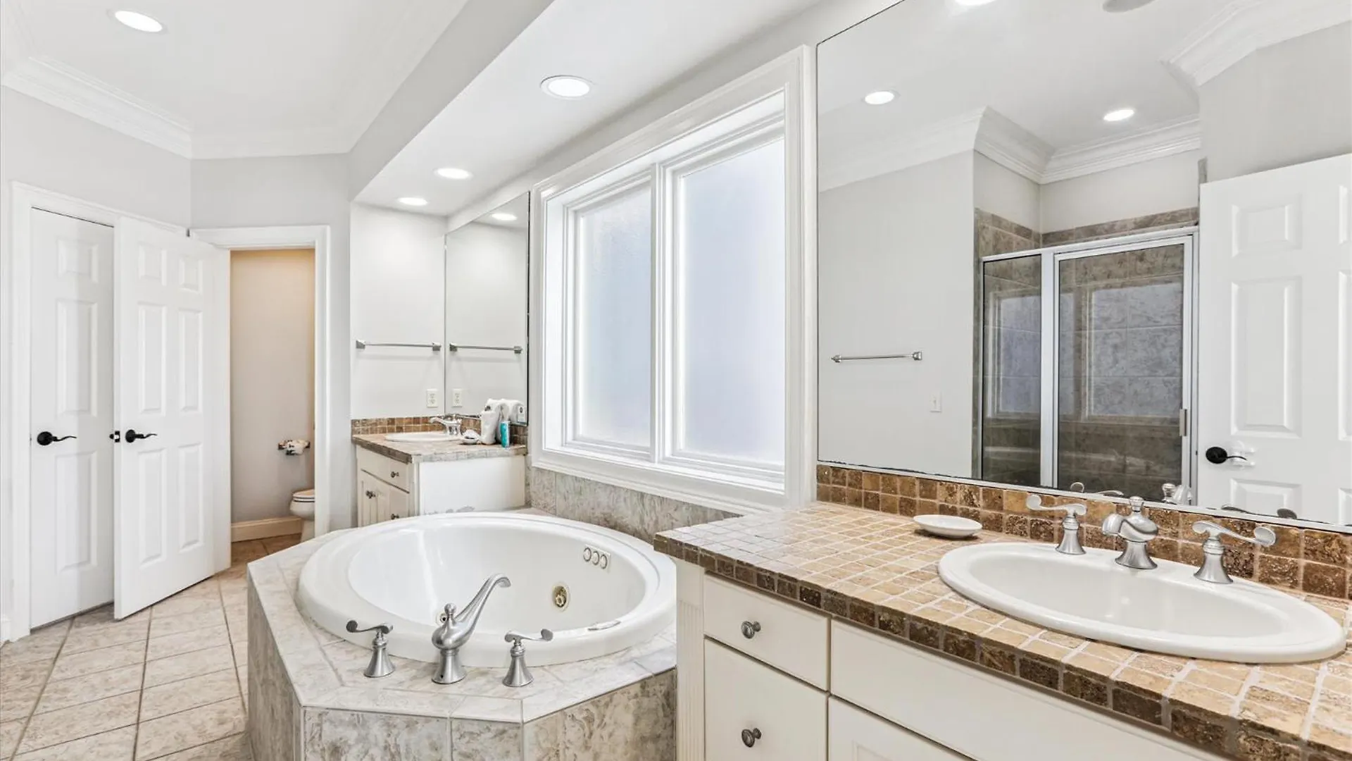 9 Singleton Place- Renovated, Oceanfront, Pool, Elevator, Free Activities Included * Hilton Head Island