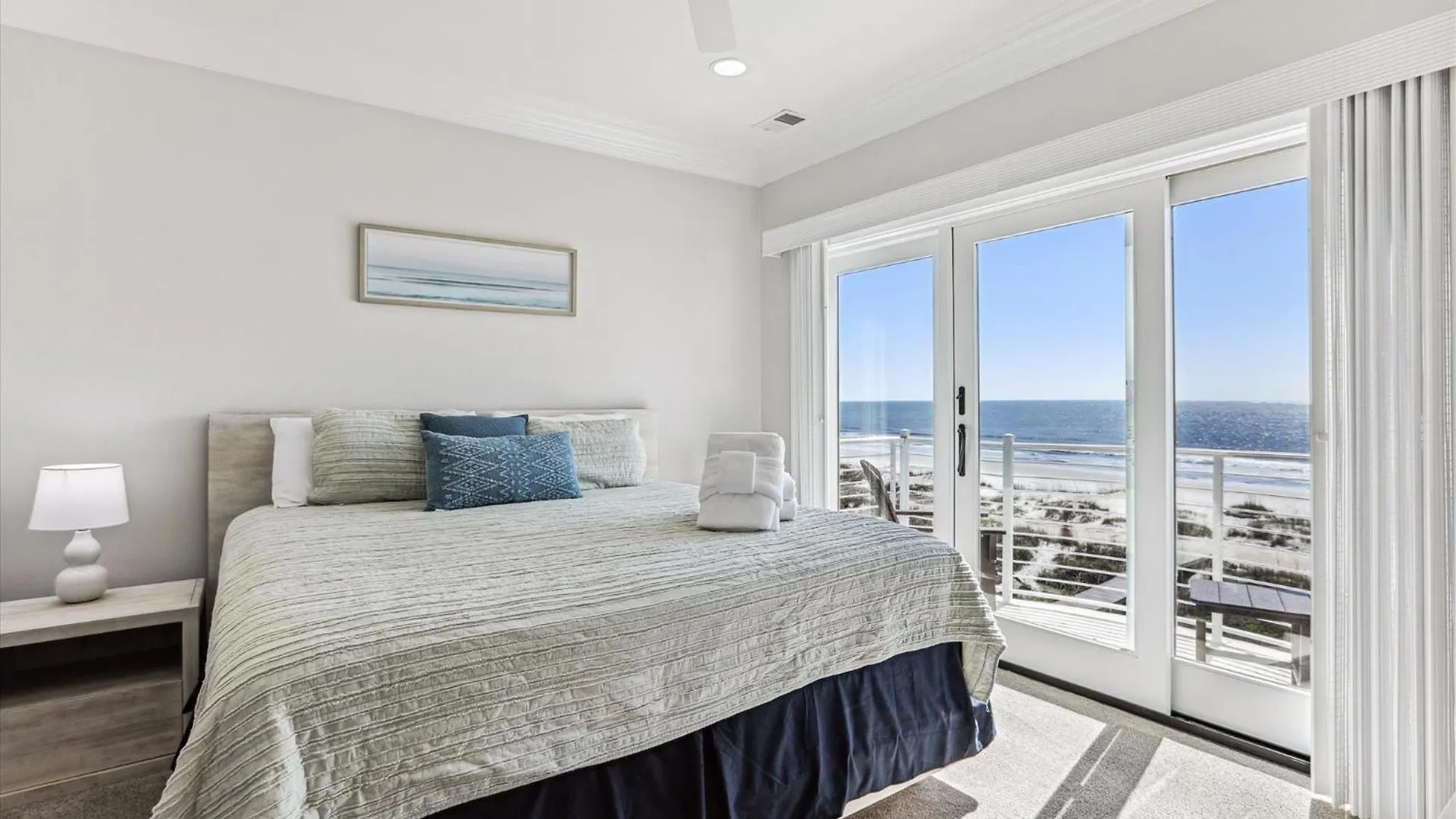 9 Singleton Place- Renovated, Oceanfront, Pool, Elevator, Free Activities Included
