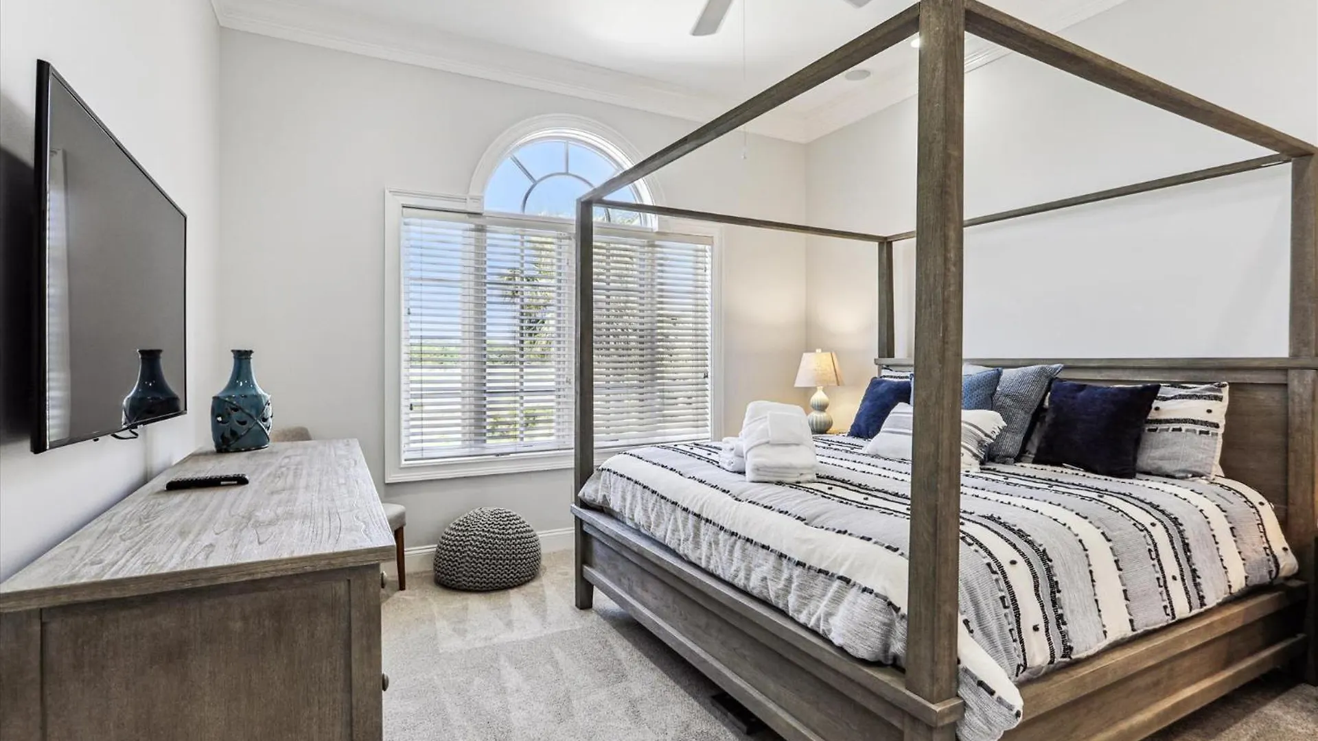 9 Singleton Place- Renovated, Oceanfront, Pool, Elevator, Free Activities Included