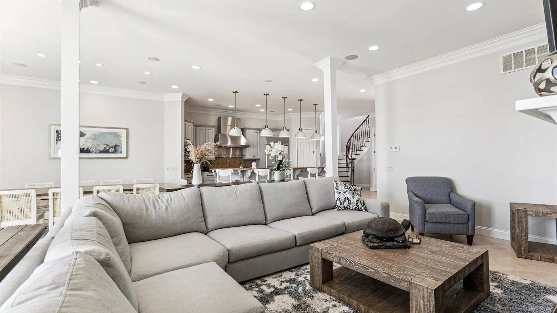 9 Singleton Place- Renovated, Oceanfront, Pool, Elevator, Free Activities Included *
