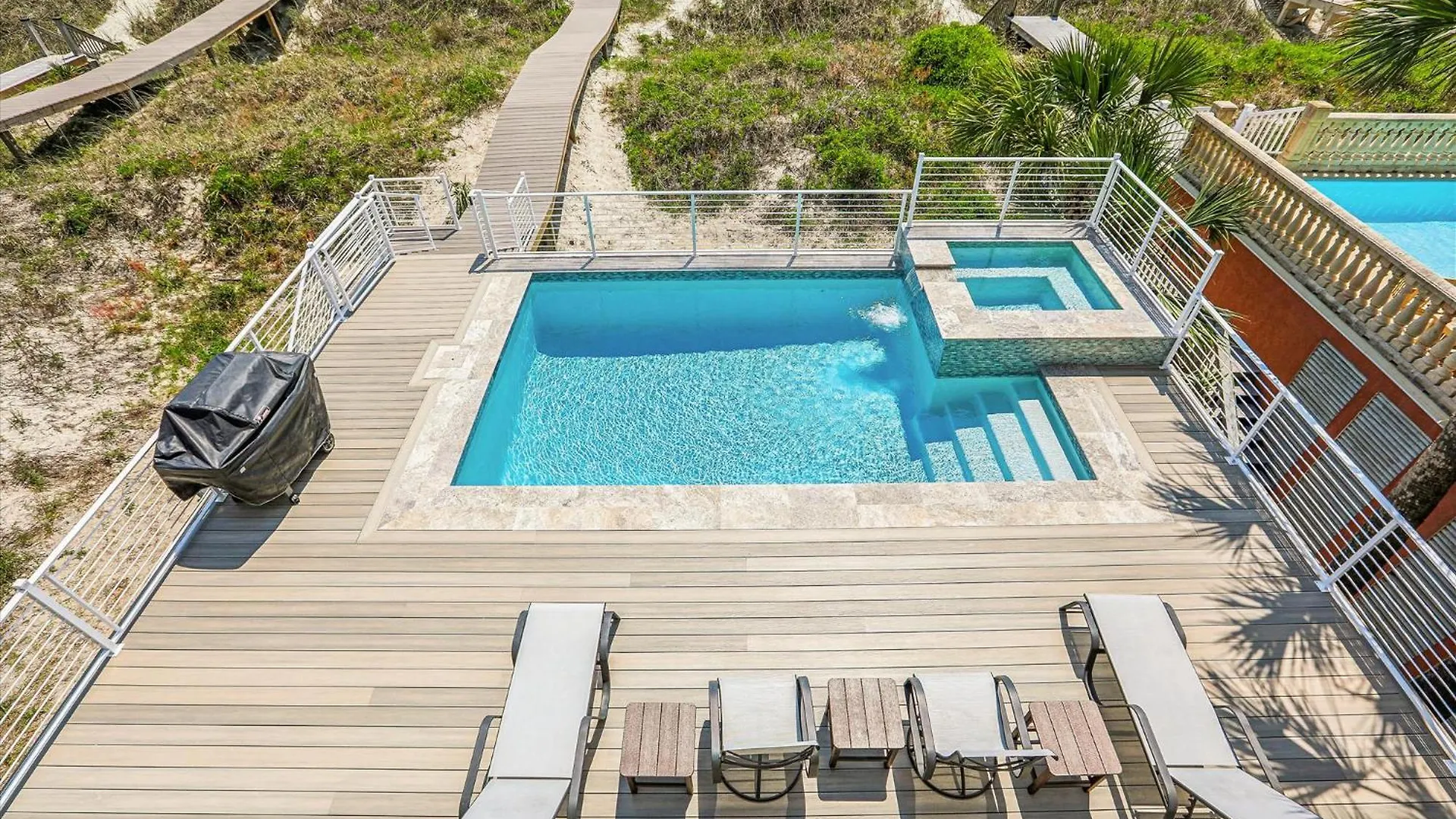 9 Singleton Place- Renovated, Oceanfront, Pool, Elevator, Free Activities Included