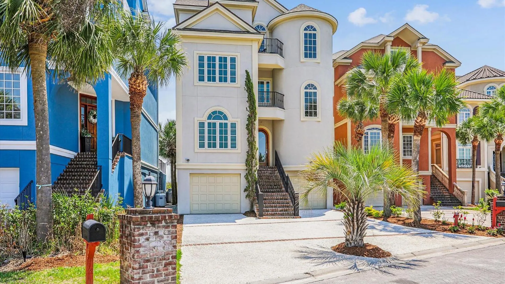 9 Singleton Place- Renovated, Oceanfront, Pool, Elevator, Free Activities Included Holiday home *
