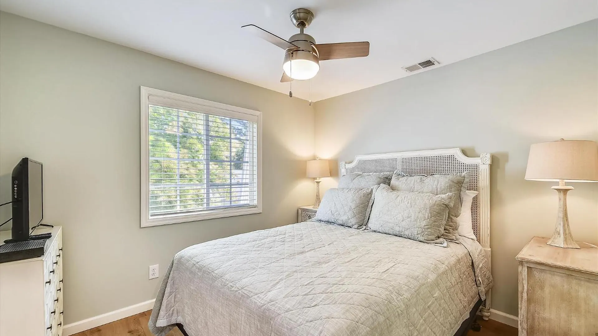 7 Periwinkle Lane- Close To Beach, Pool, Great Location, Dogs Ok, Free Activities Included Hilton Head Island