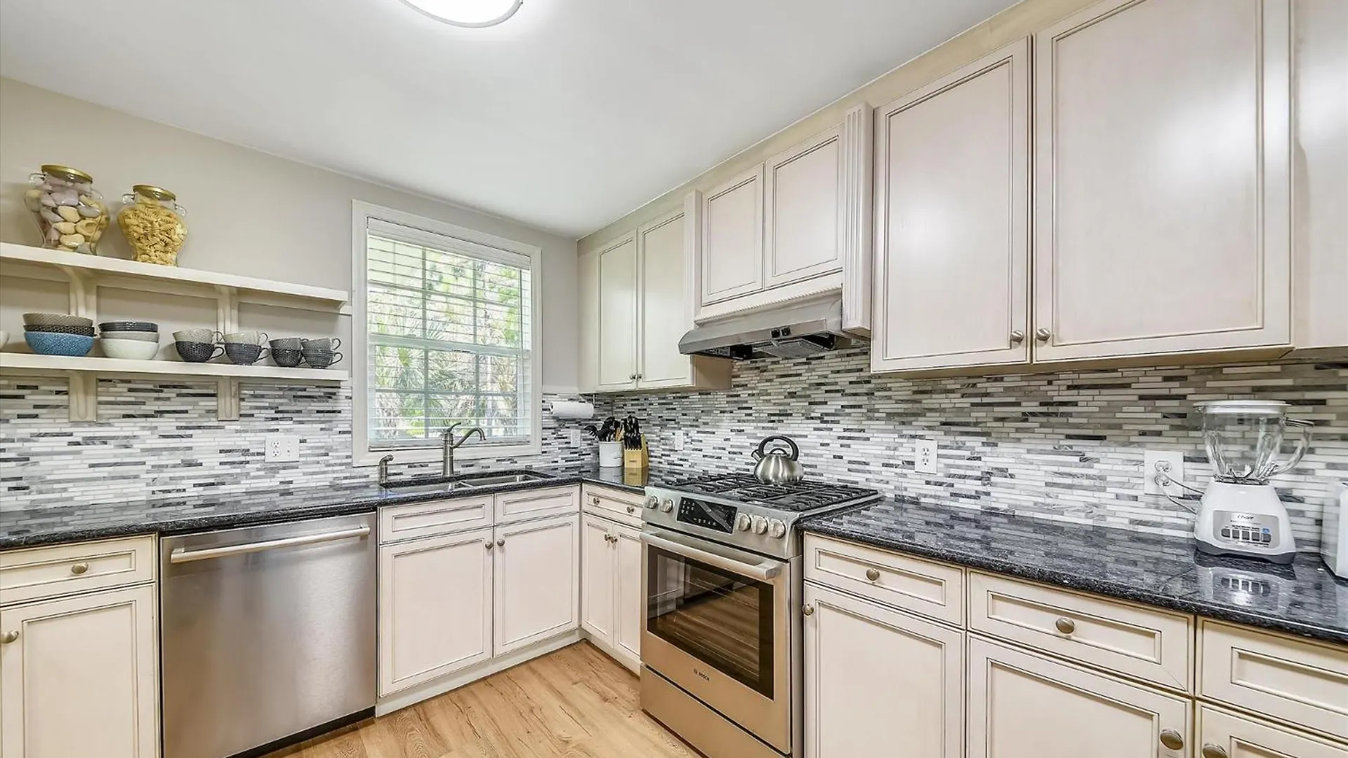7 Periwinkle Lane- Close To Beach, Pool, Great Location, Dogs Ok, Free Activities Included * Hilton Head Island