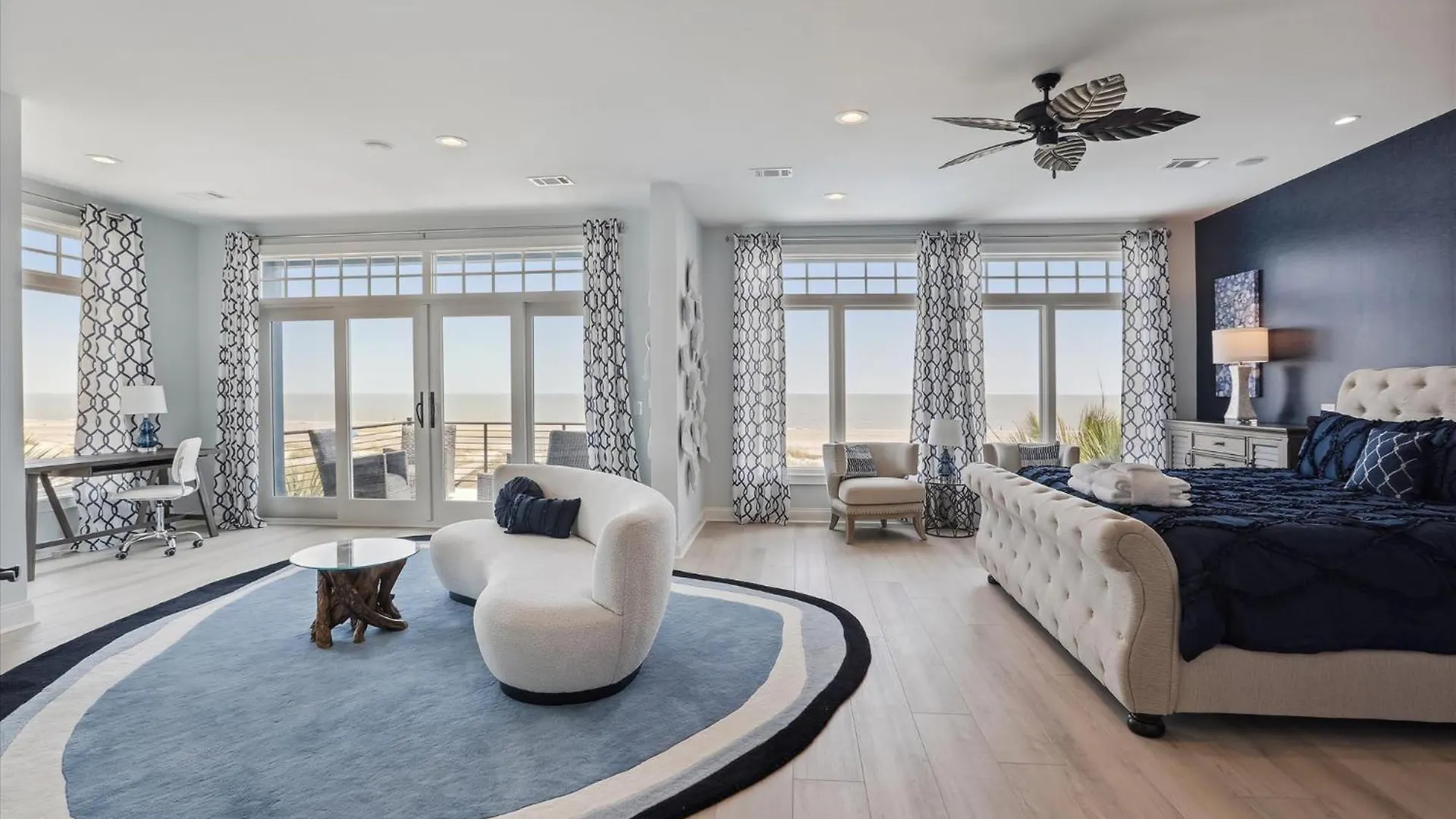 Holiday home 7 Singleton Place- Oceanfront, Private Pool, Renovated, Free Activities Included *
