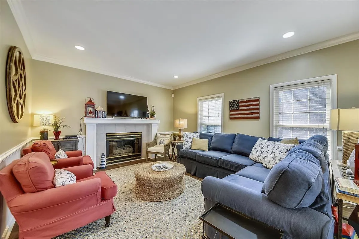 44 Bradley Road- Easy Walk To The Beach, Large Pool, Free Activities Included * Hilton Head Island