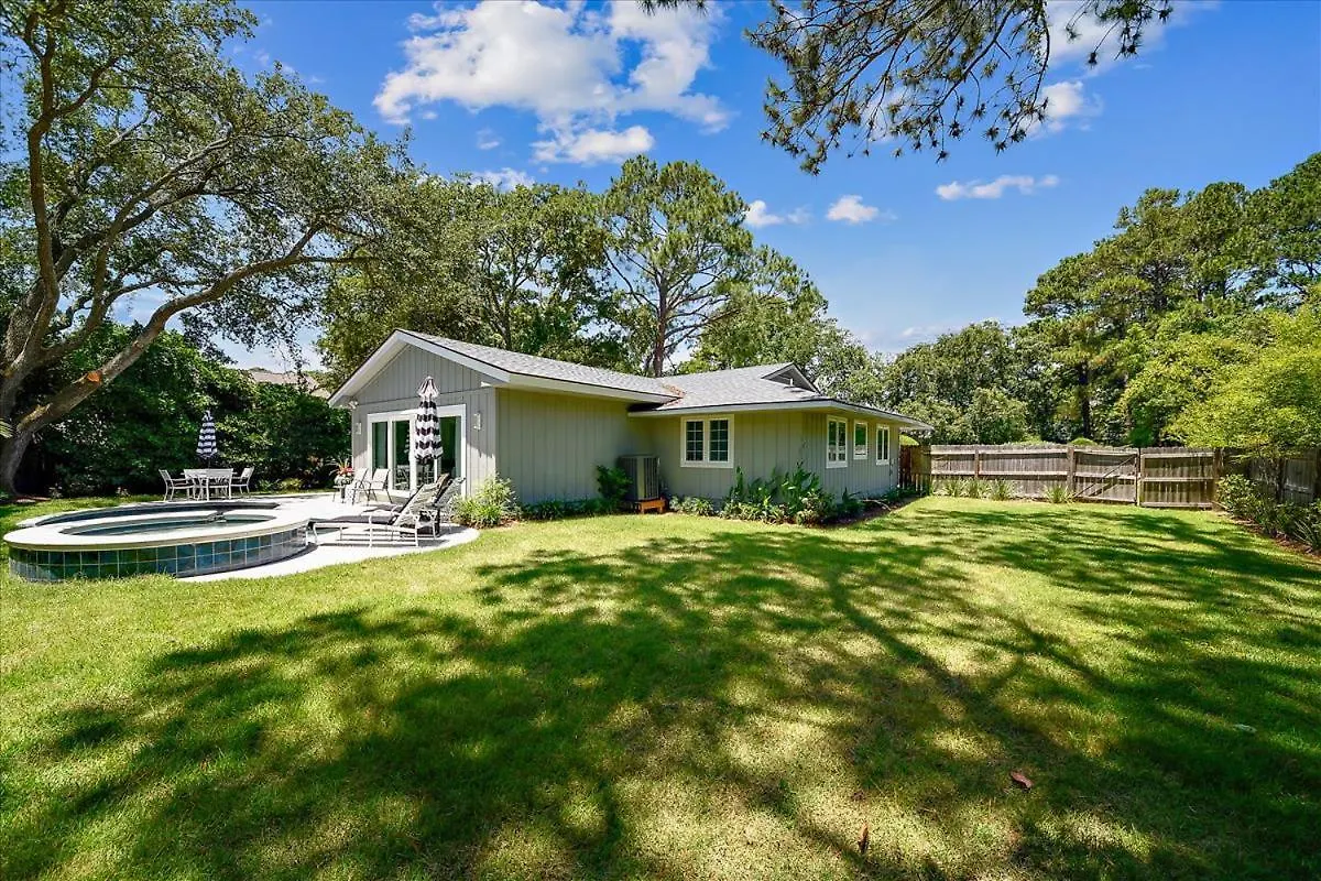 46 Folly Field Rd- Quick Walk To Beach, Large Private Pool & Yard, Free Activities Included Holiday home *