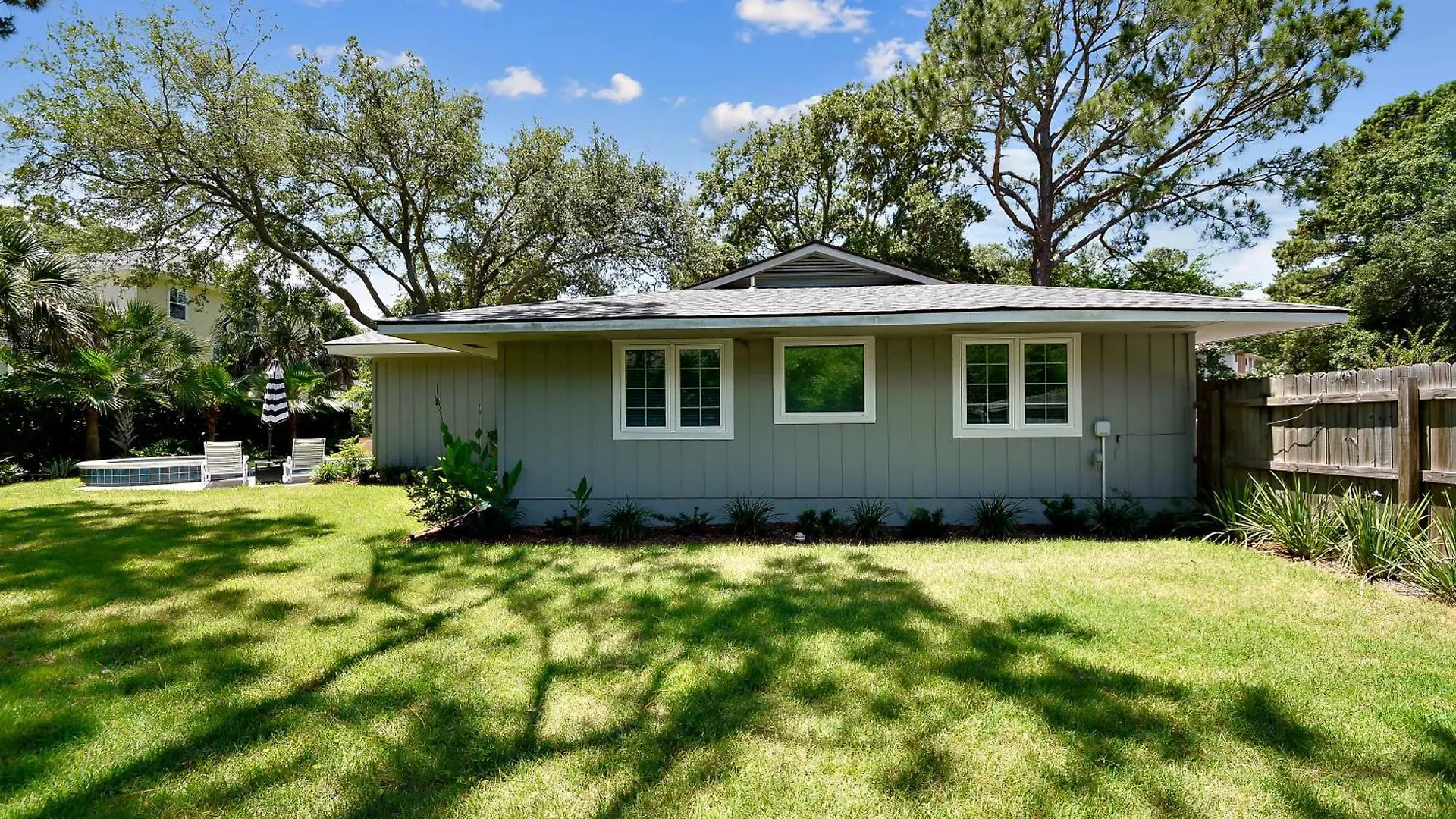 Holiday home 46 Folly Field Rd- Quick Walk To Beach, Large Private Pool & Yard, Free Activities Included *