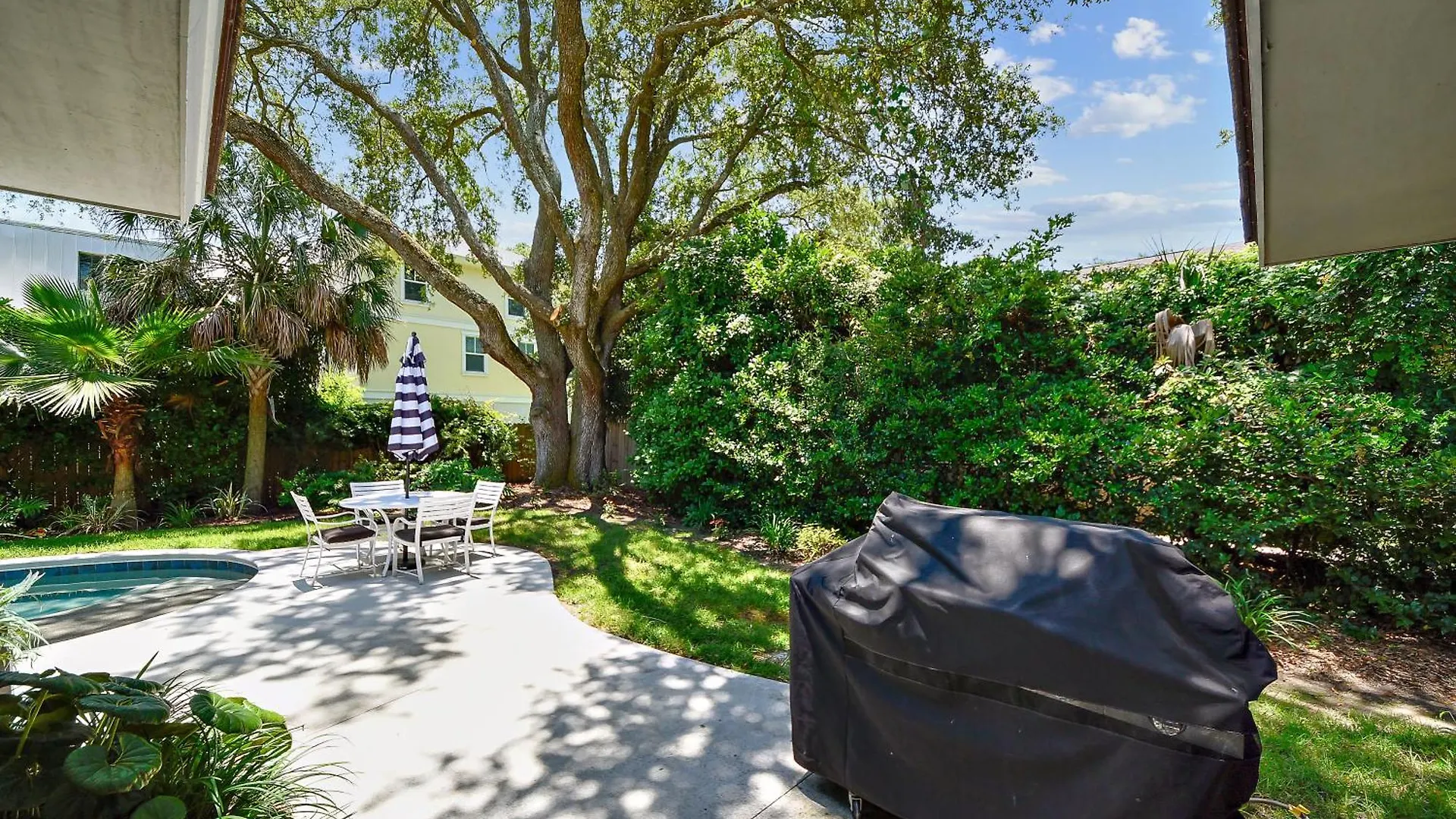 46 Folly Field Rd- Quick Walk To Beach, Large Private Pool & Yard, Free Activities Included *