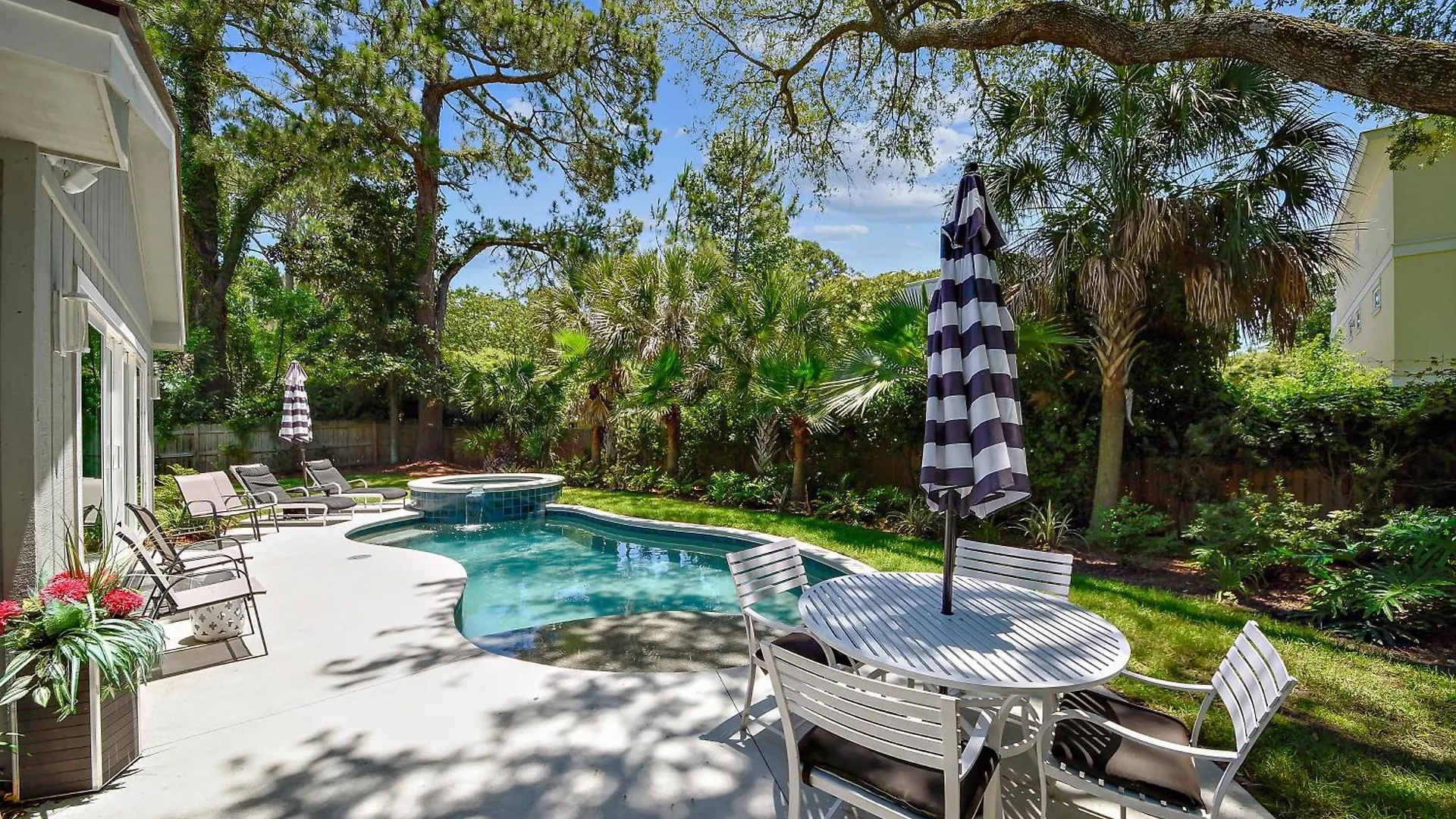 46 Folly Field Rd- Quick Walk To Beach, Large Private Pool & Yard, Free Activities Included Hilton Head Island
