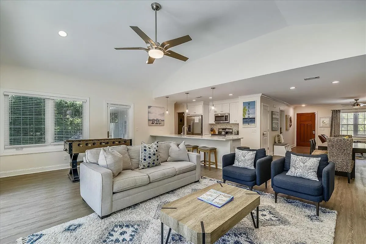 46 Folly Field Rd- Quick Walk To Beach, Large Private Pool & Yard, Free Activities Included Holiday home
