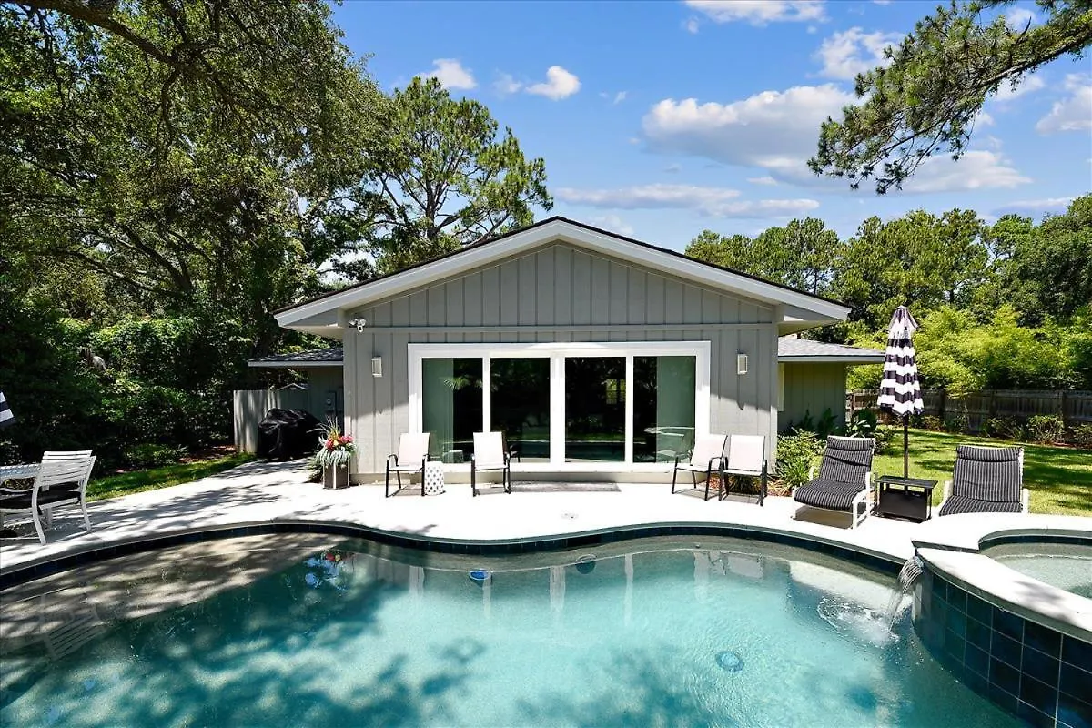 Holiday home 46 Folly Field Rd- Quick Walk To Beach, Large Private Pool & Yard, Free Activities Included Hilton Head Island