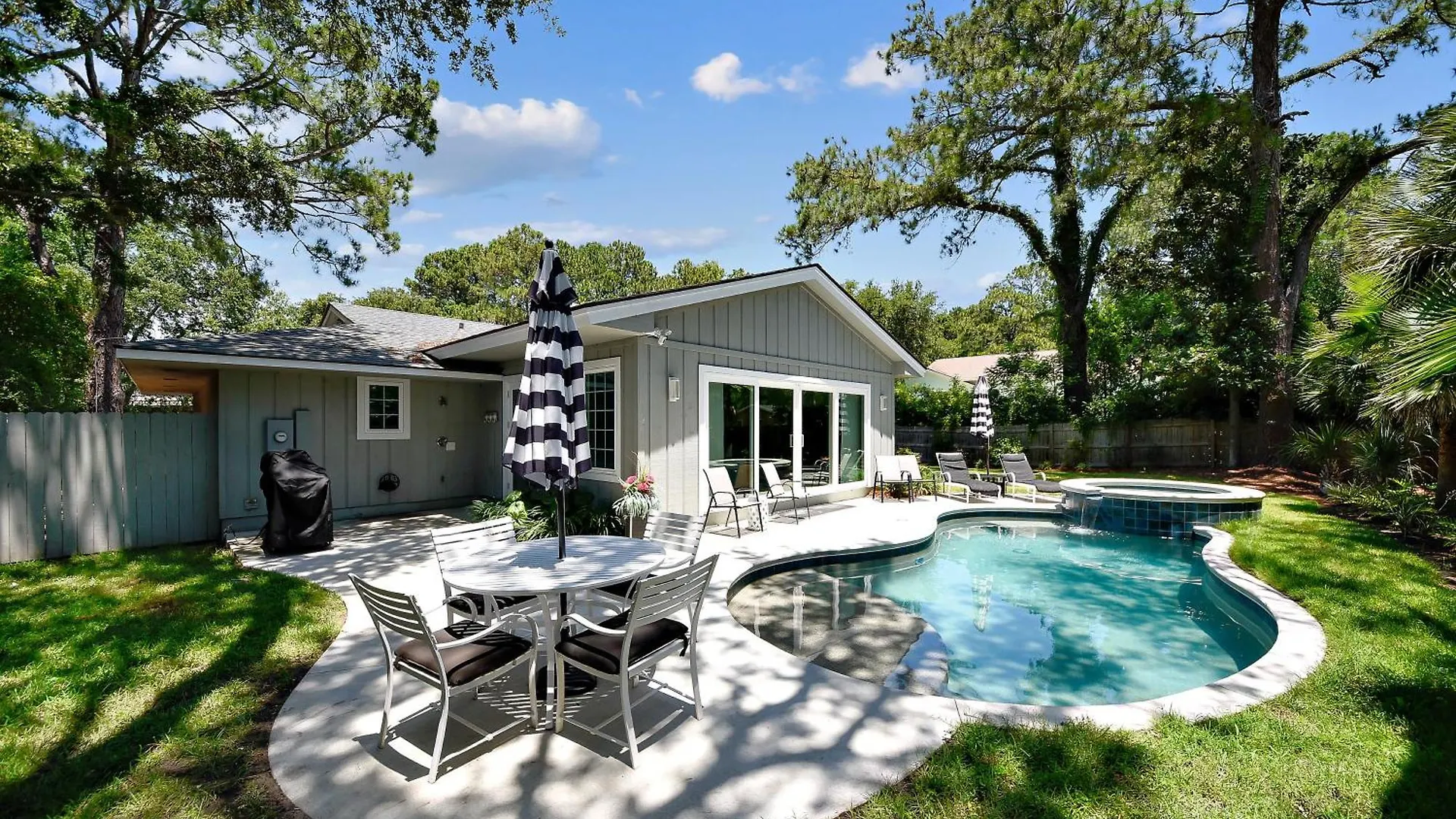 46 Folly Field Rd- Quick Walk To Beach, Large Private Pool & Yard, Free Activities Included * Hilton Head Island