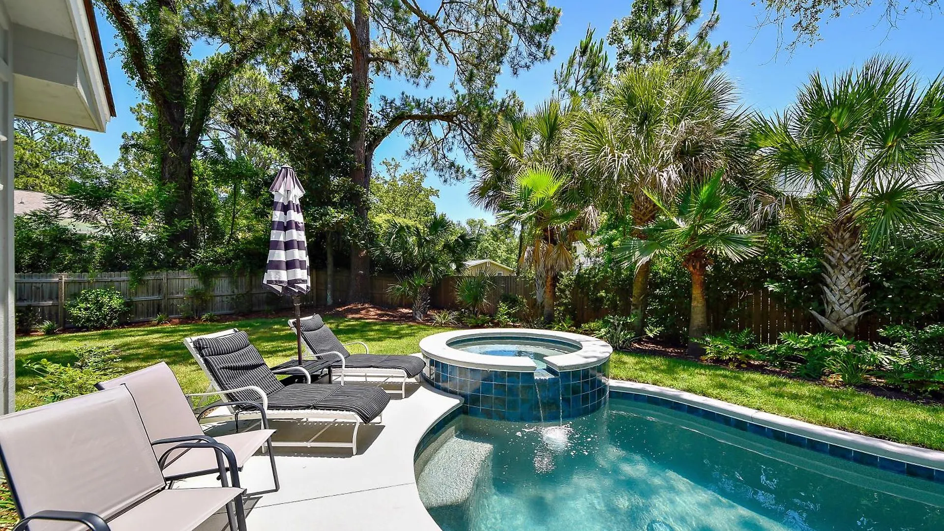 46 Folly Field Rd- Quick Walk To Beach, Large Private Pool & Yard, Free Activities Included Hilton Head Island