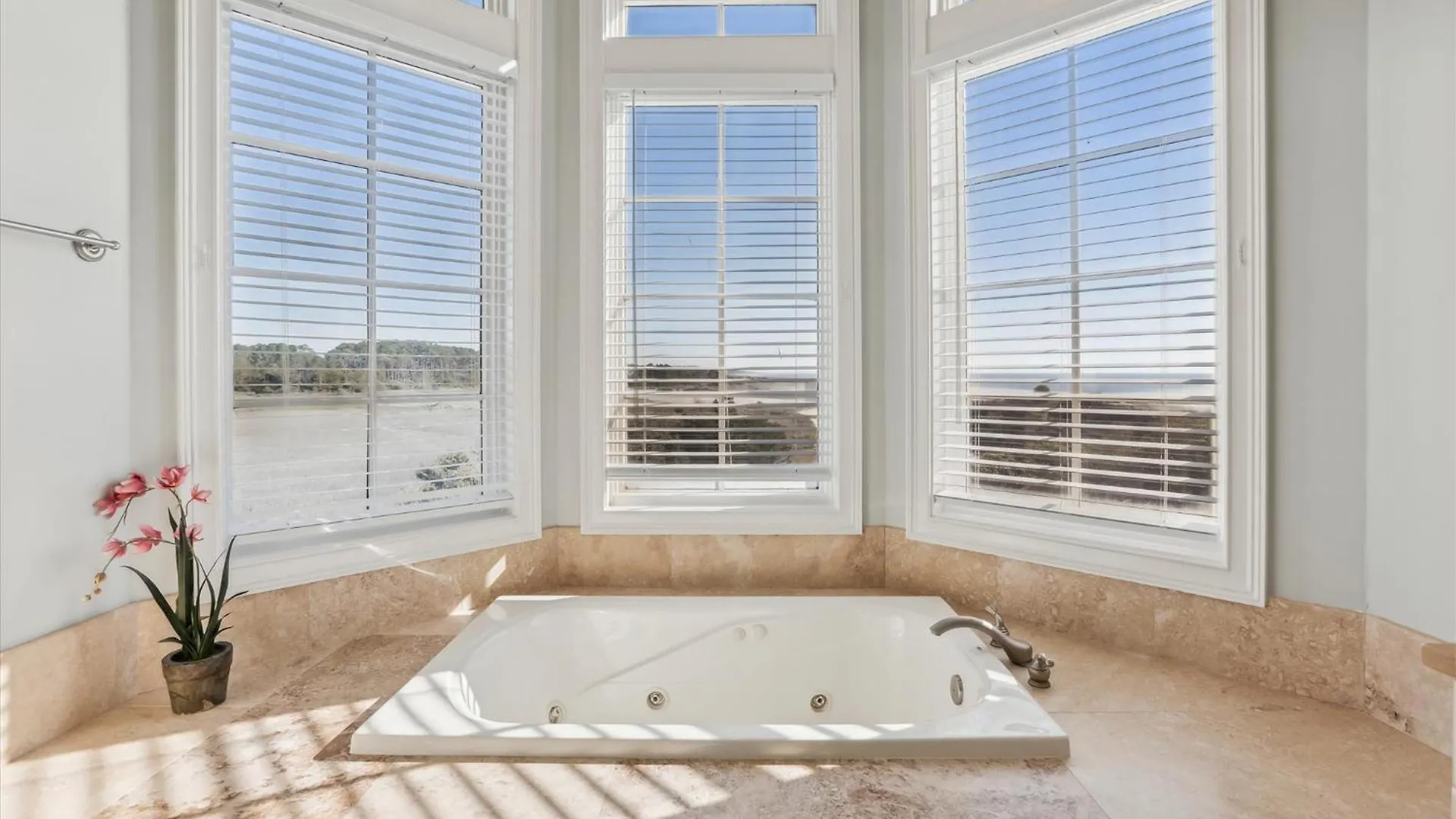 Holiday home 4 Collier Court- Oceanview, Private Pool, Elevator, Pet Friendly, Free Activities Included