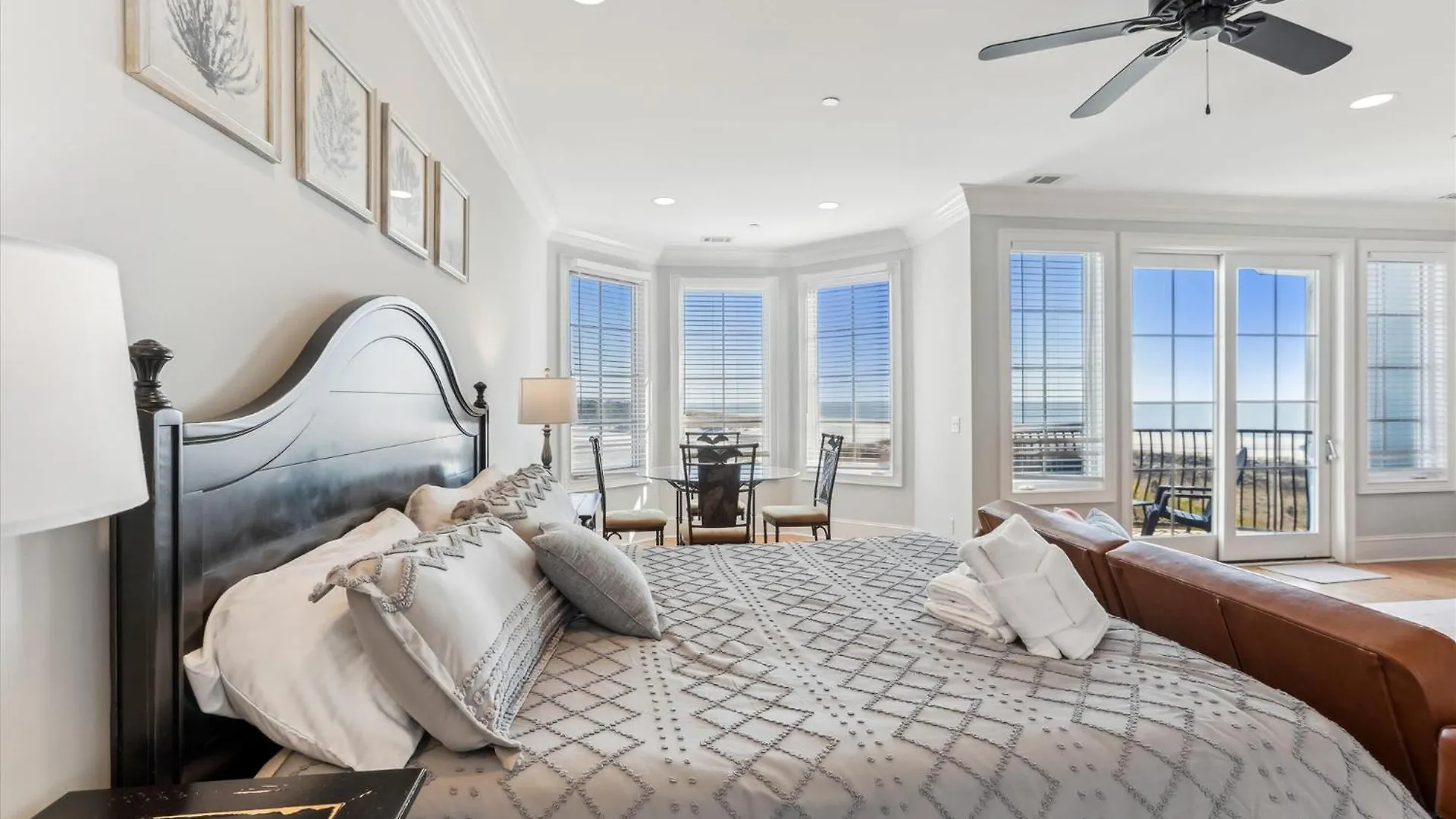 4 Collier Court- Oceanview, Private Pool, Elevator, Pet Friendly, Free Activities Included Holiday home