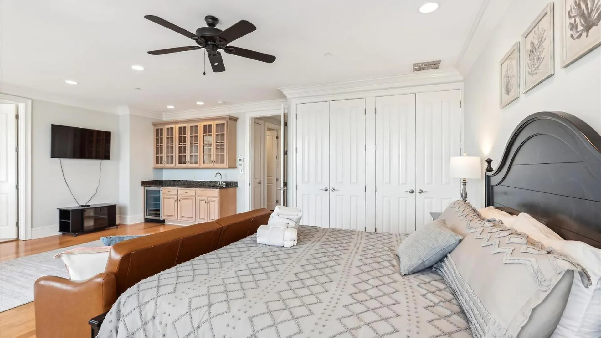 4 Collier Court- Oceanview, Private Pool, Elevator, Pet Friendly, Free Activities Included Holiday home *