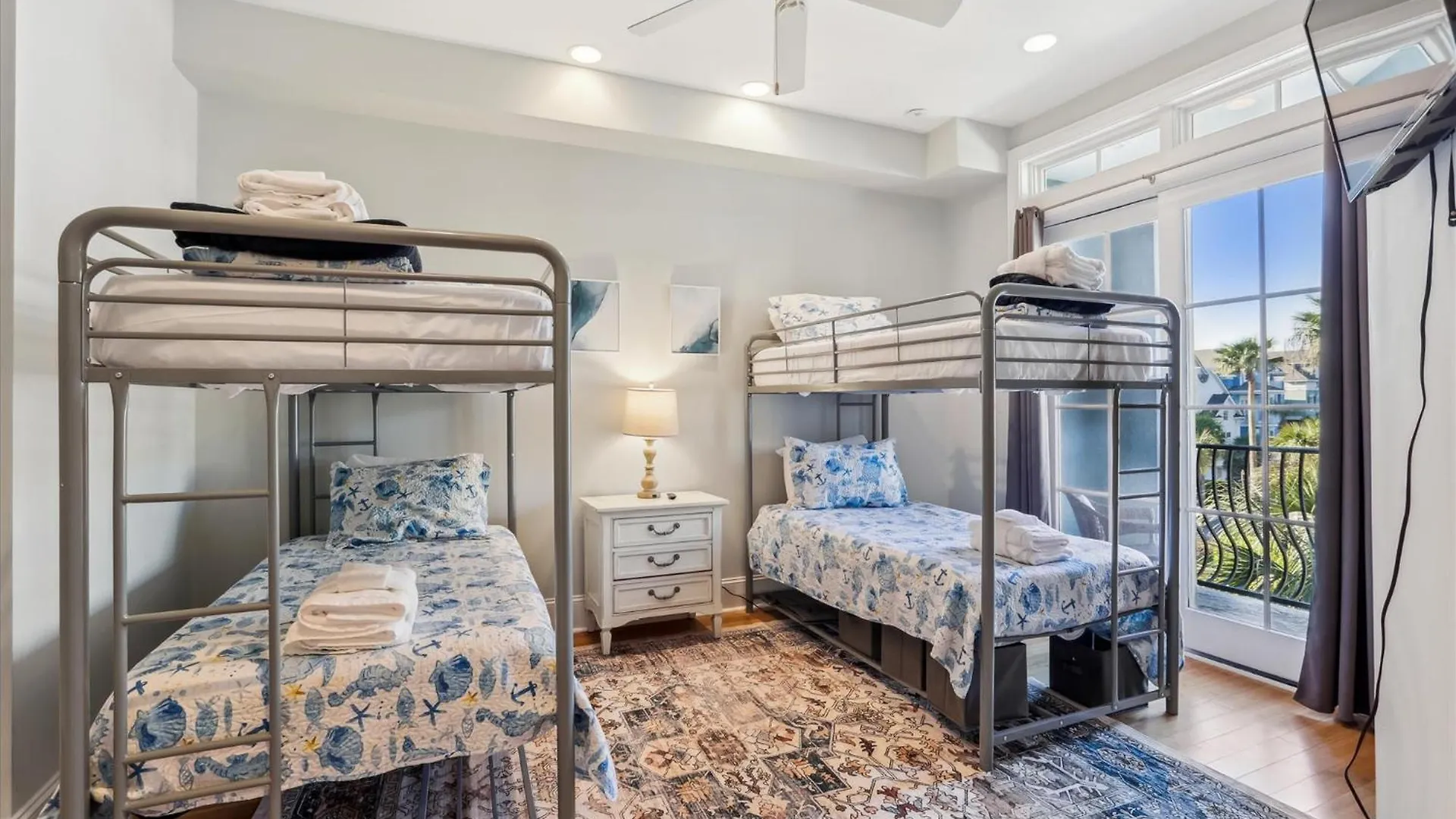 Holiday home 4 Collier Court- Oceanview, Private Pool, Elevator, Pet Friendly, Free Activities Included