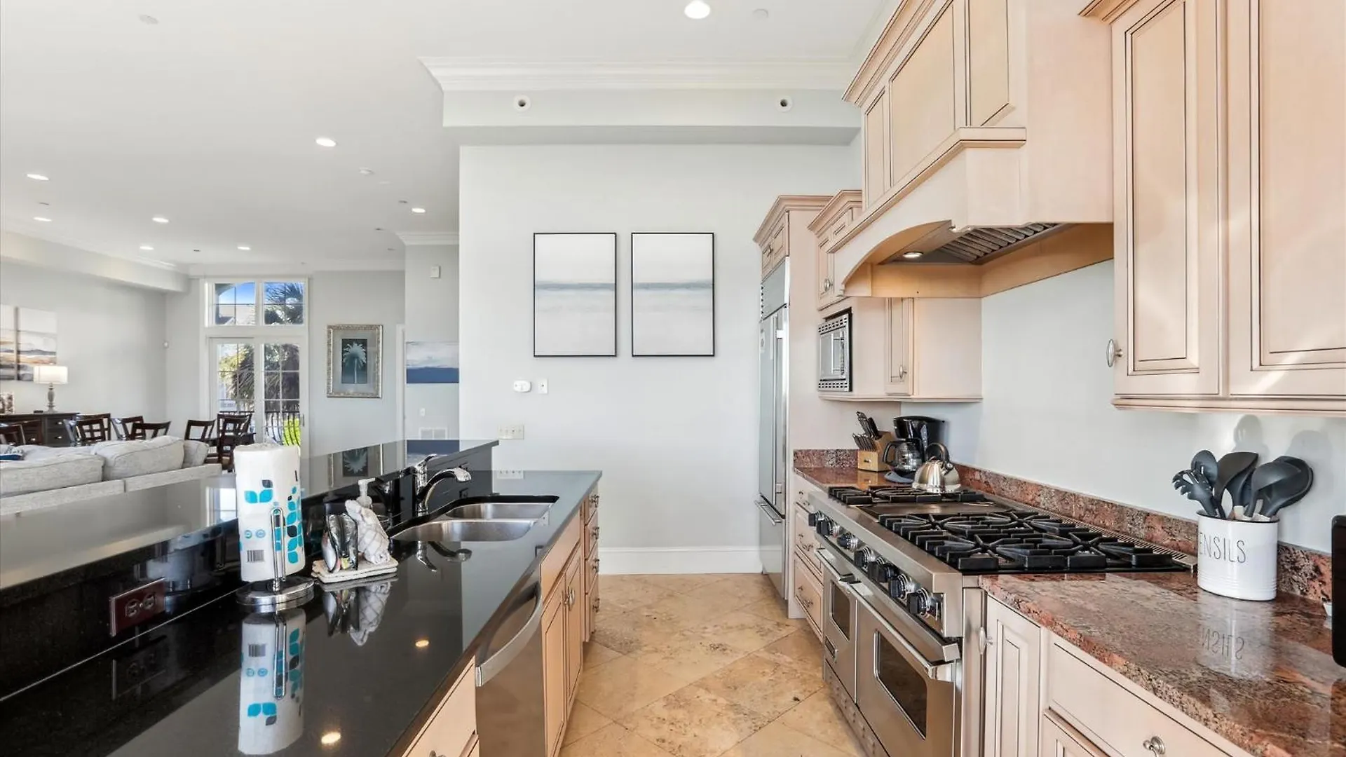 Holiday home 4 Collier Court- Oceanview, Private Pool, Elevator, Pet Friendly, Free Activities Included *