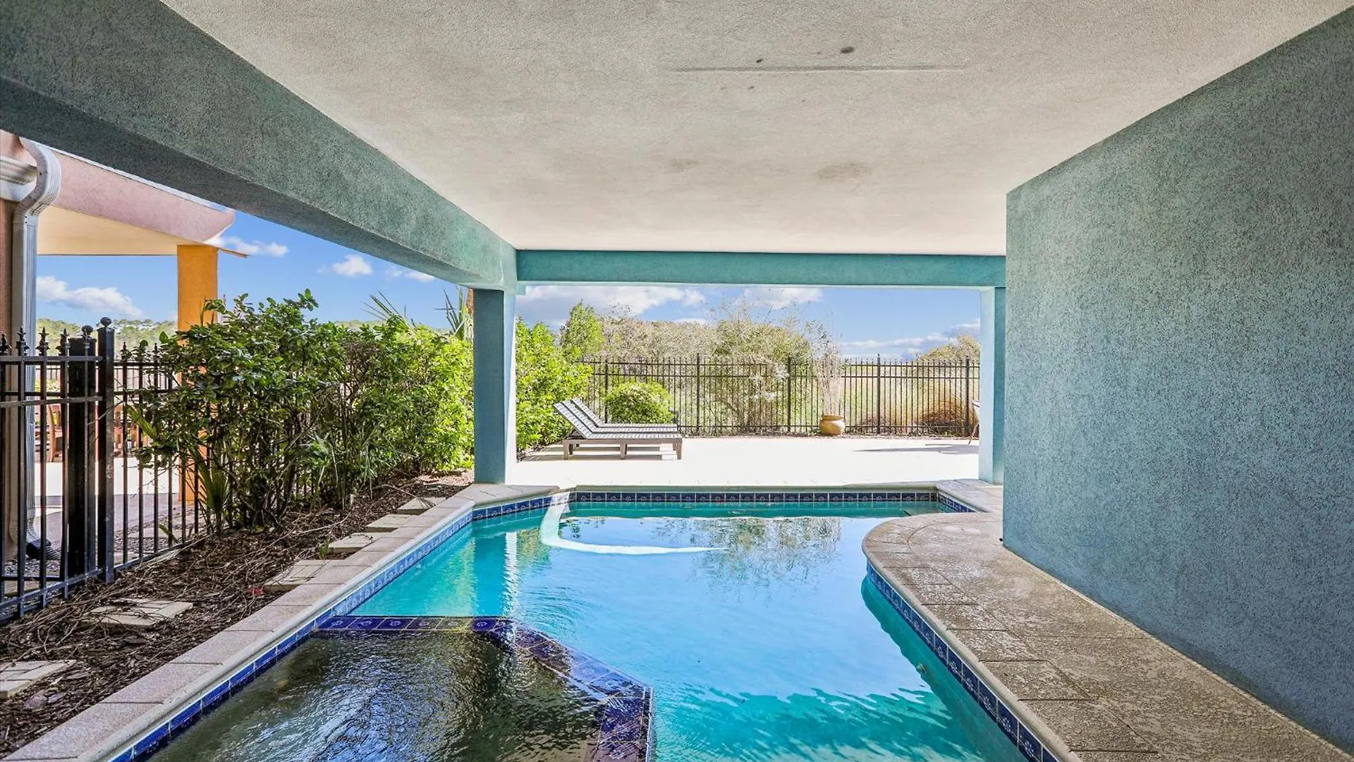 4 Collier Court- Oceanview, Private Pool, Elevator, Pet Friendly, Free Activities Included Holiday home
