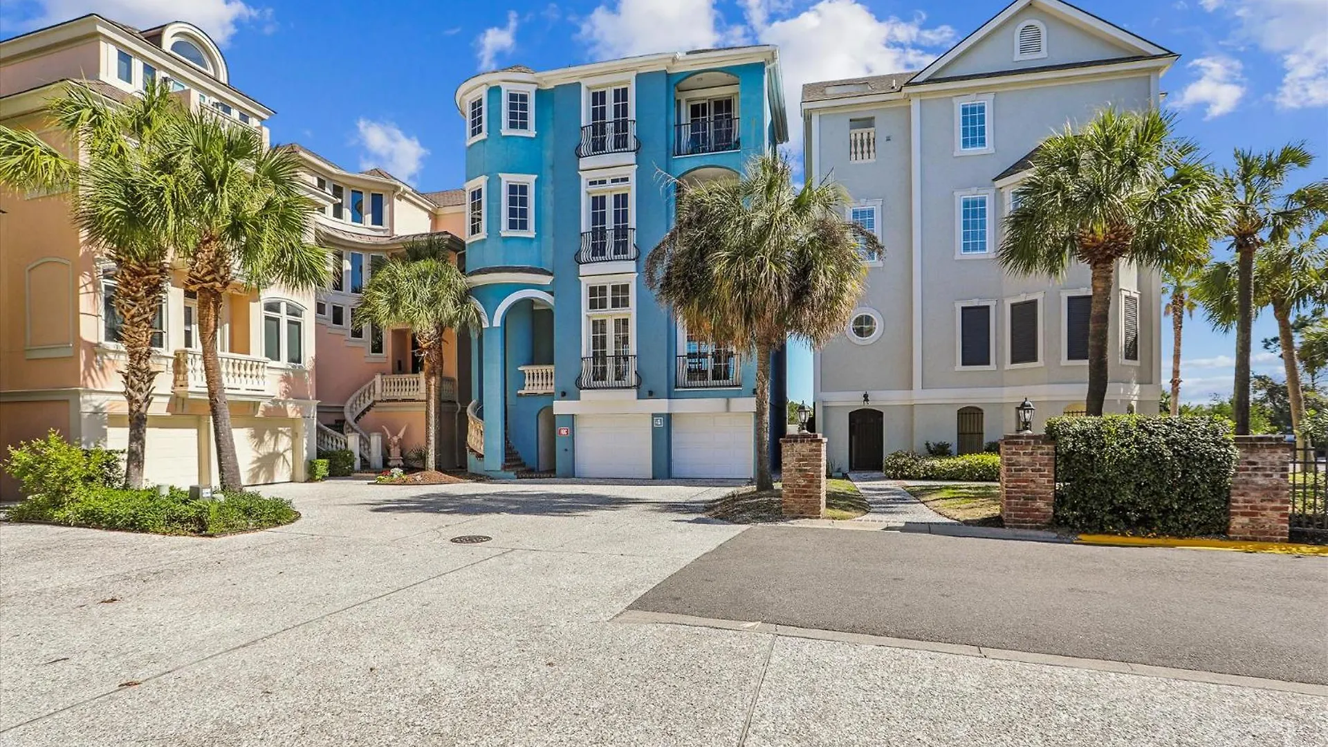 Holiday home 4 Collier Court- Oceanview, Private Pool, Elevator, Pet Friendly, Free Activities Included