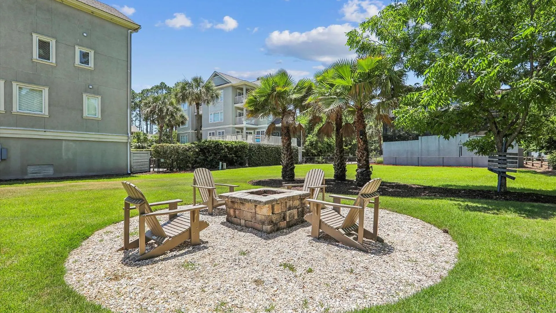 Holiday home 37 Bradley Circle- Private Pool, Short Walk To Beach, Great Location, Free Activities Included *