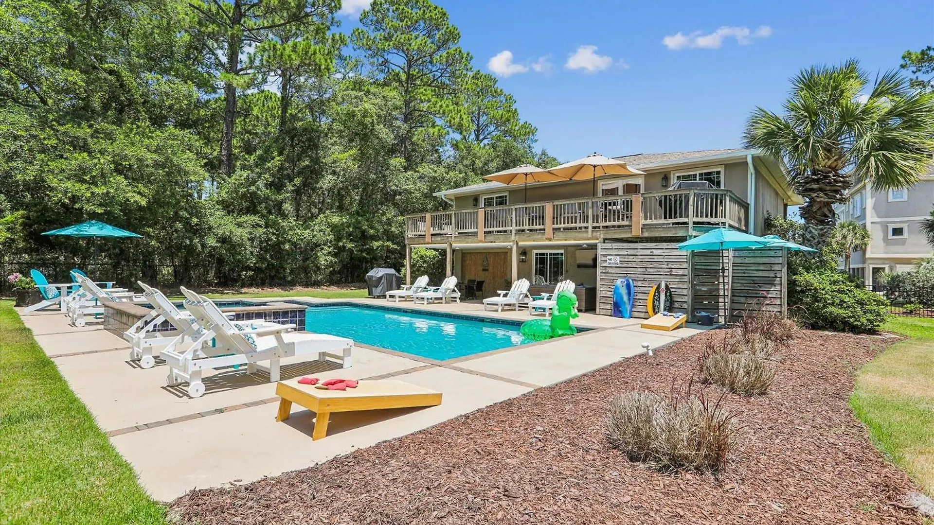 37 Bradley Circle- Private Pool, Short Walk To Beach, Great Location, Free Activities Included Hilton Head Island