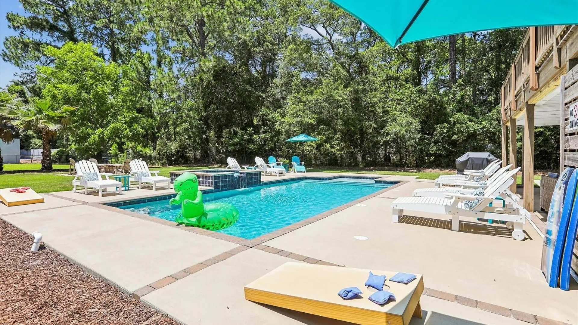 37 Bradley Circle- Private Pool, Short Walk To Beach, Great Location, Free Activities Included Holiday home