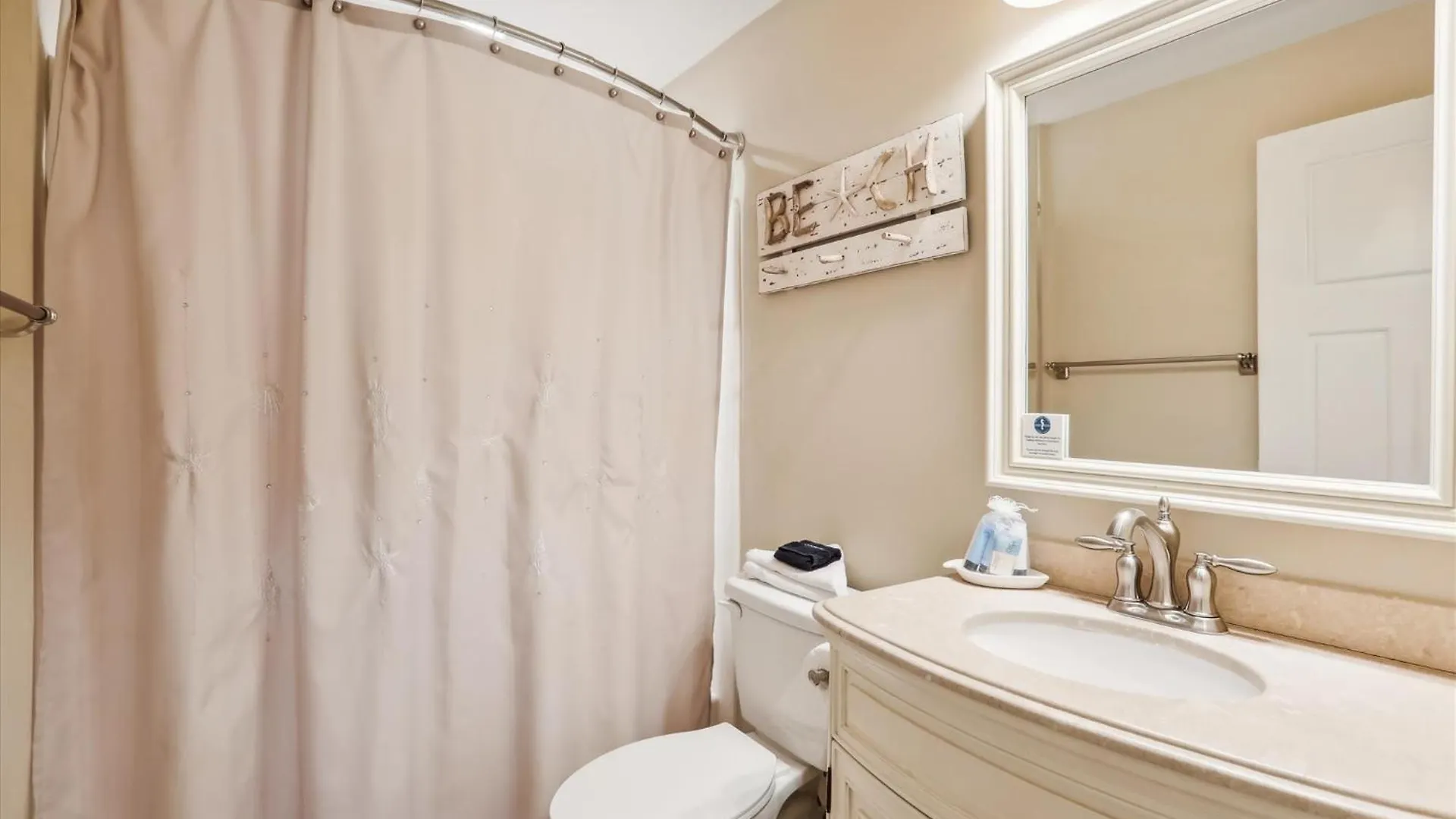 Holiday home 37 Bradley Circle- Private Pool, Short Walk To Beach, Great Location, Free Activities Included *