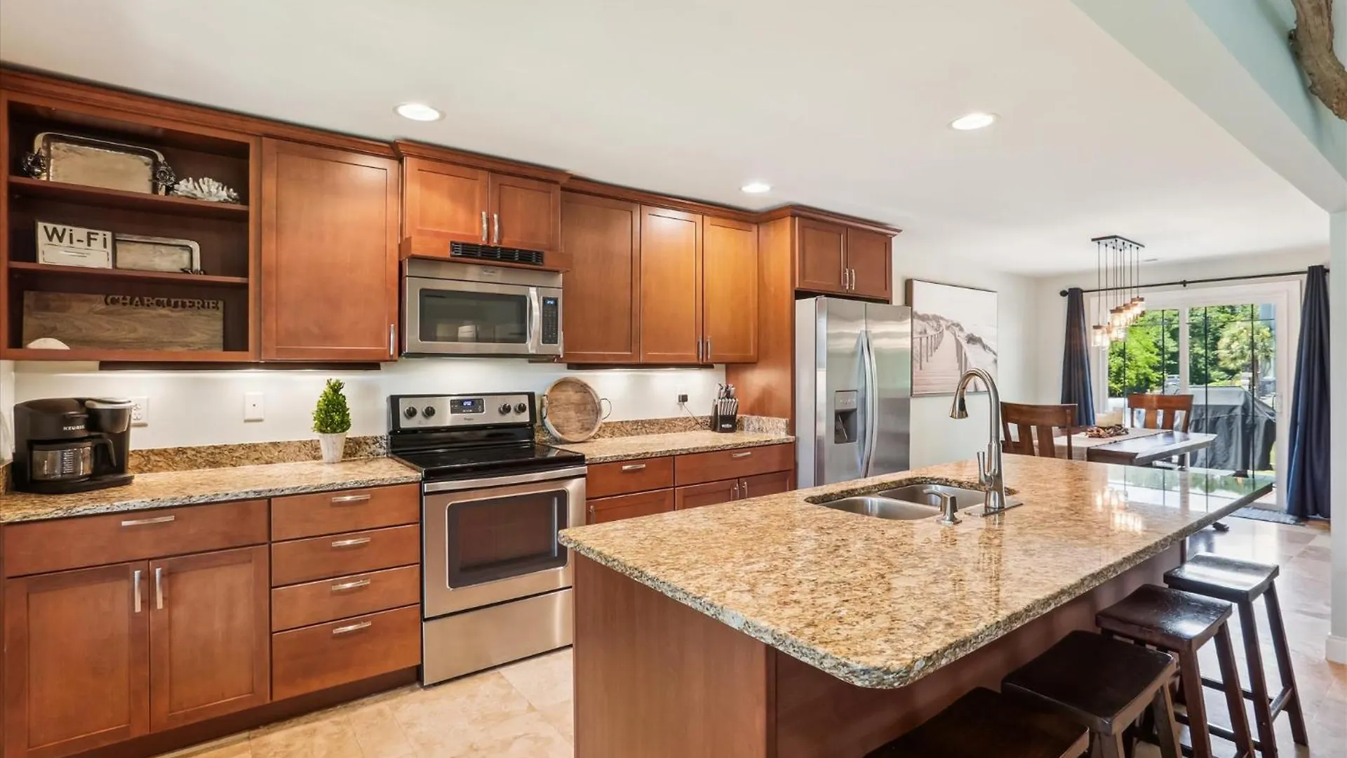 37 Bradley Circle- Private Pool, Short Walk To Beach, Great Location, Free Activities Included